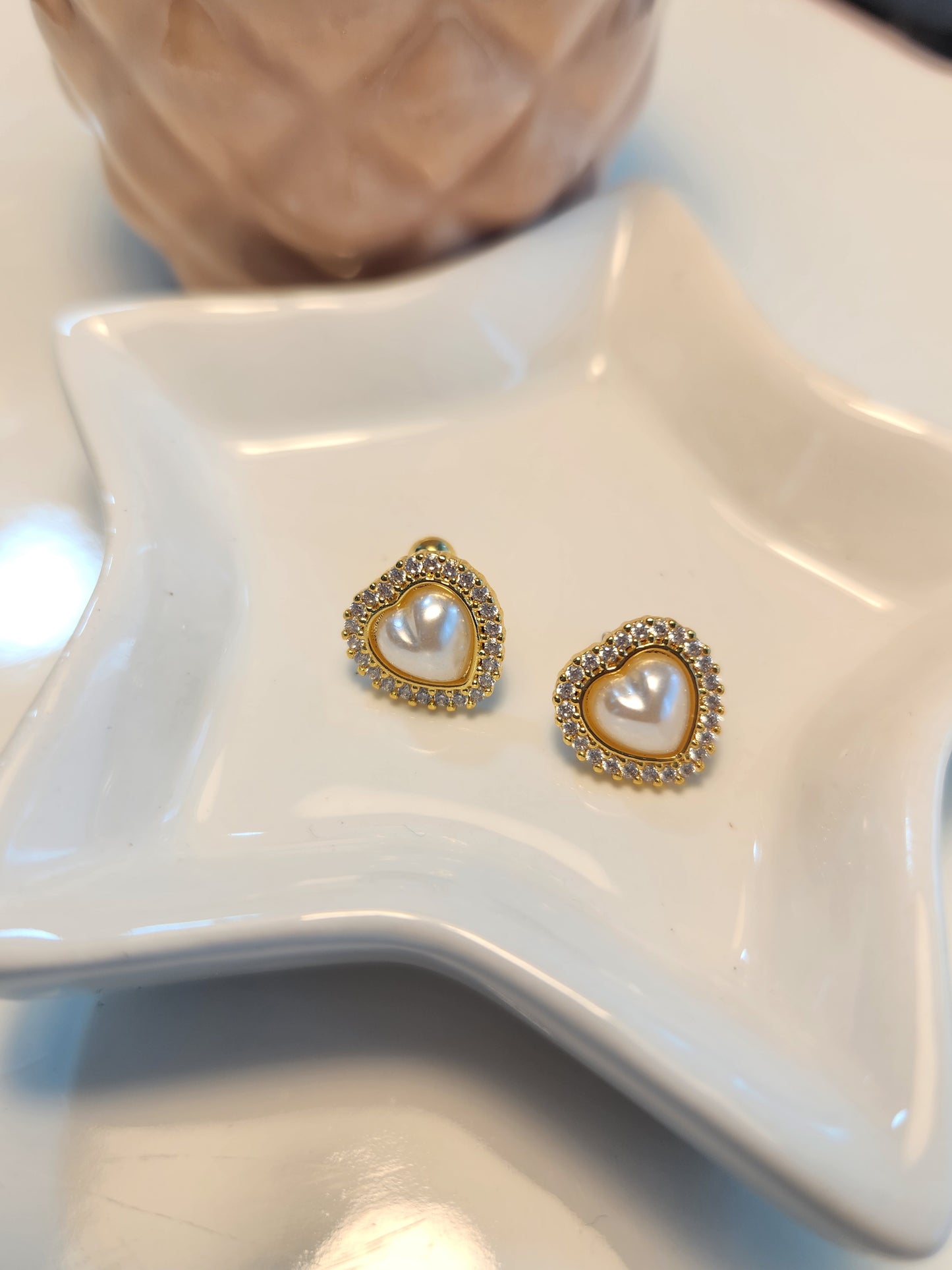 Broquel corazon perla con zirconia