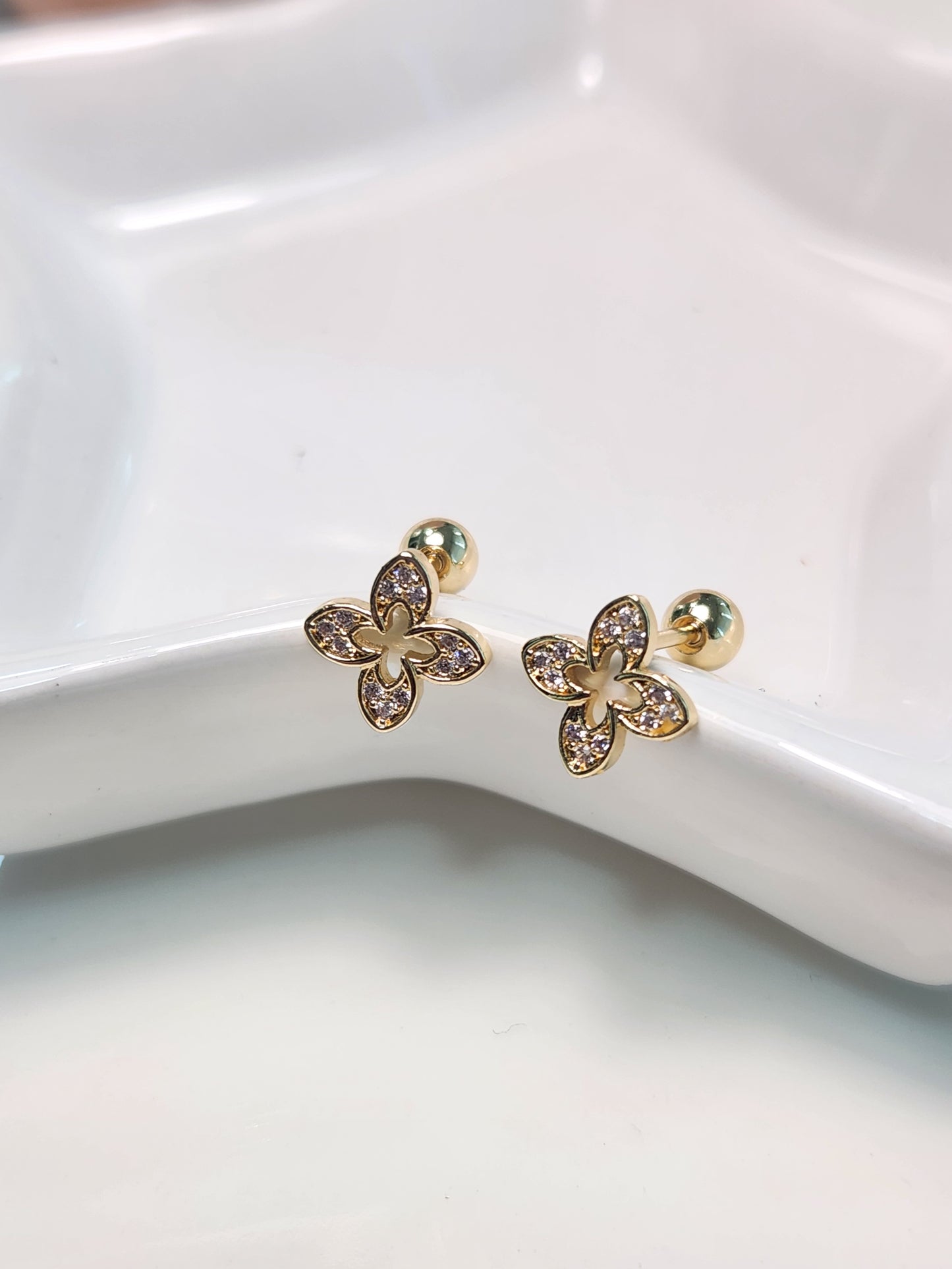 Broquel flor zirconia.