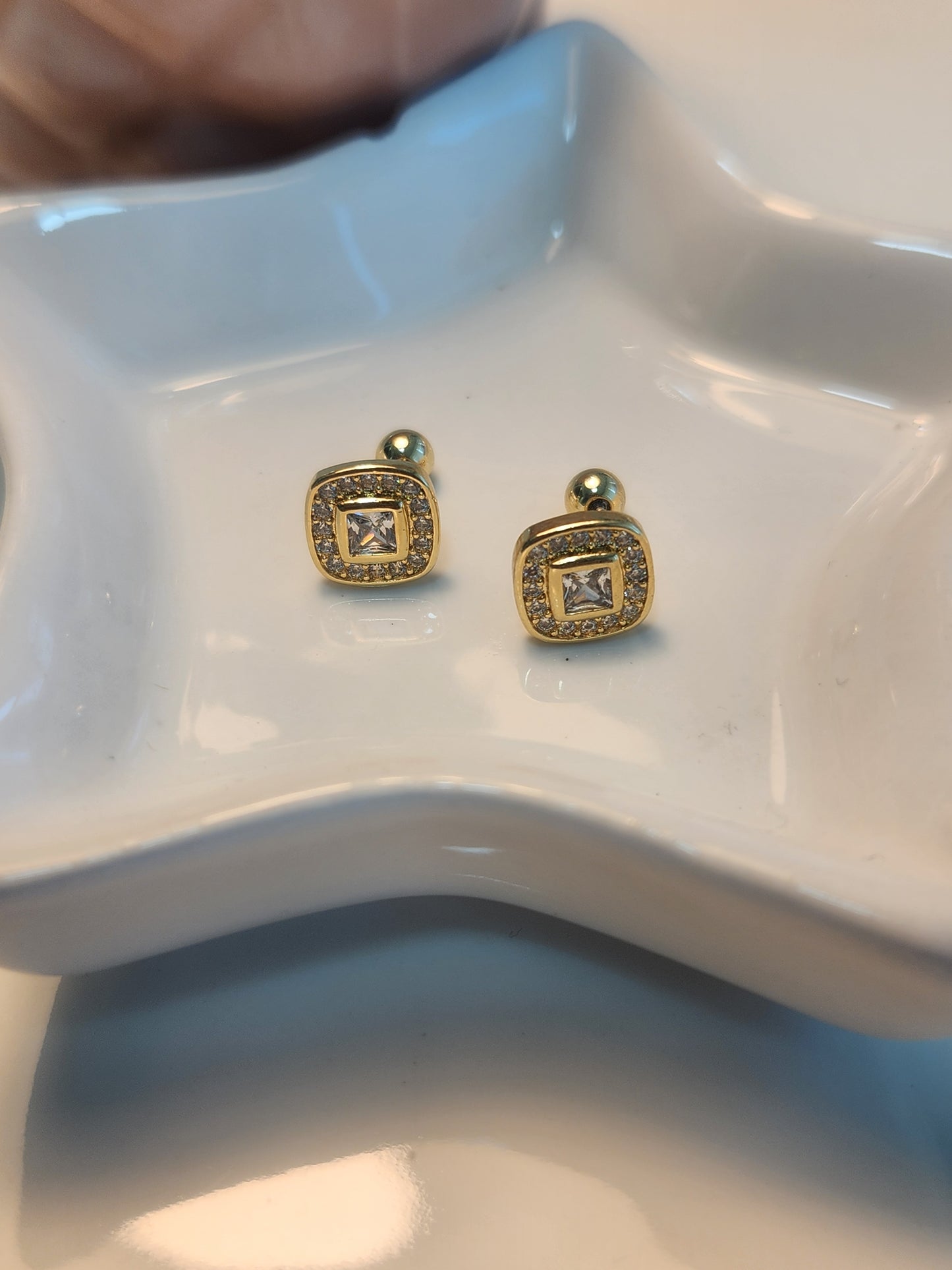 Broquel cuadro zirconia.