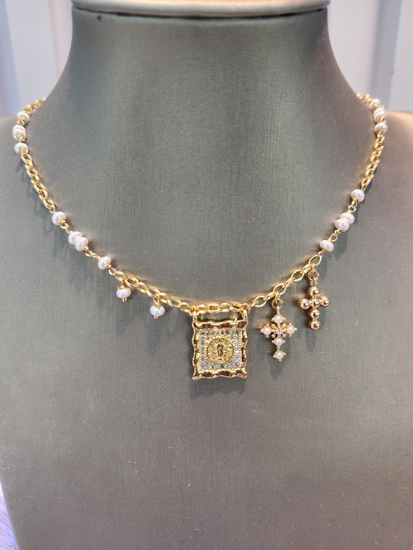 Collar perlas escapulario zirconia dos cruces