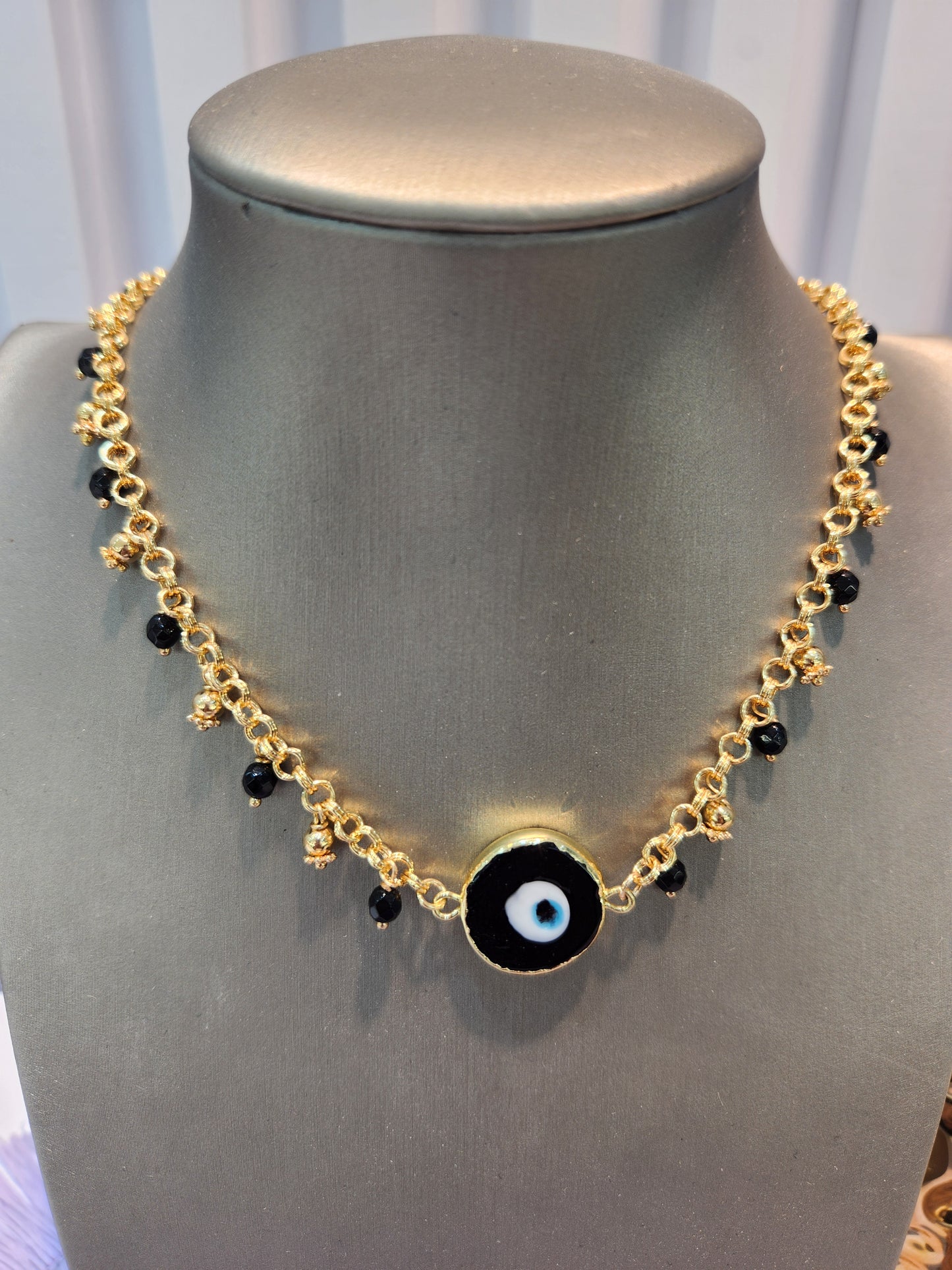 Choker ojo negro vidrio piedras colgando