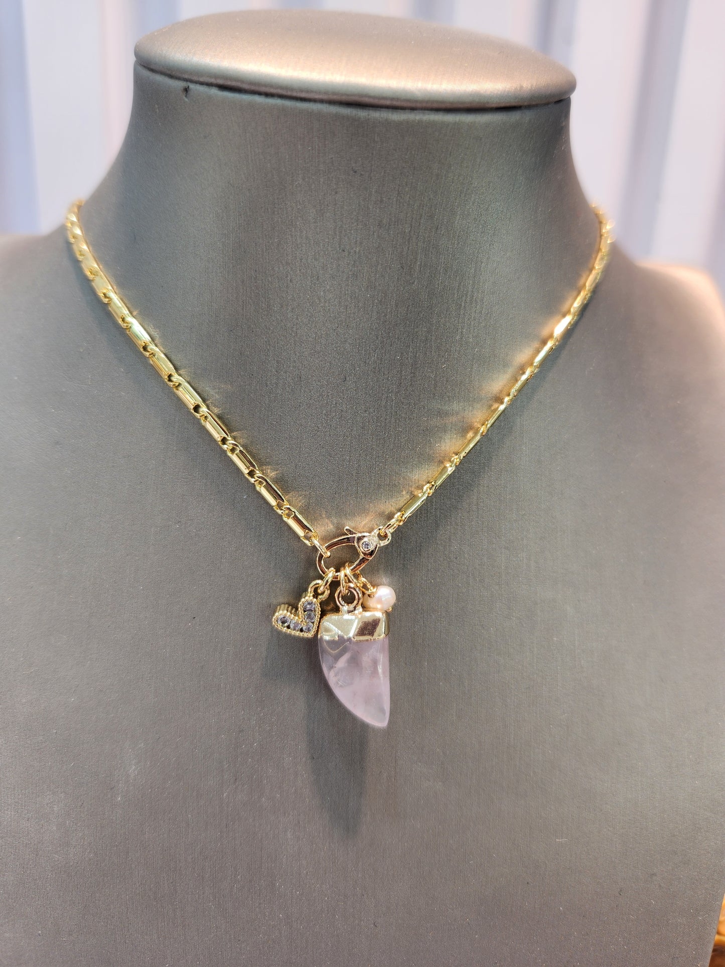 Collar cuerno cuarzo rosa