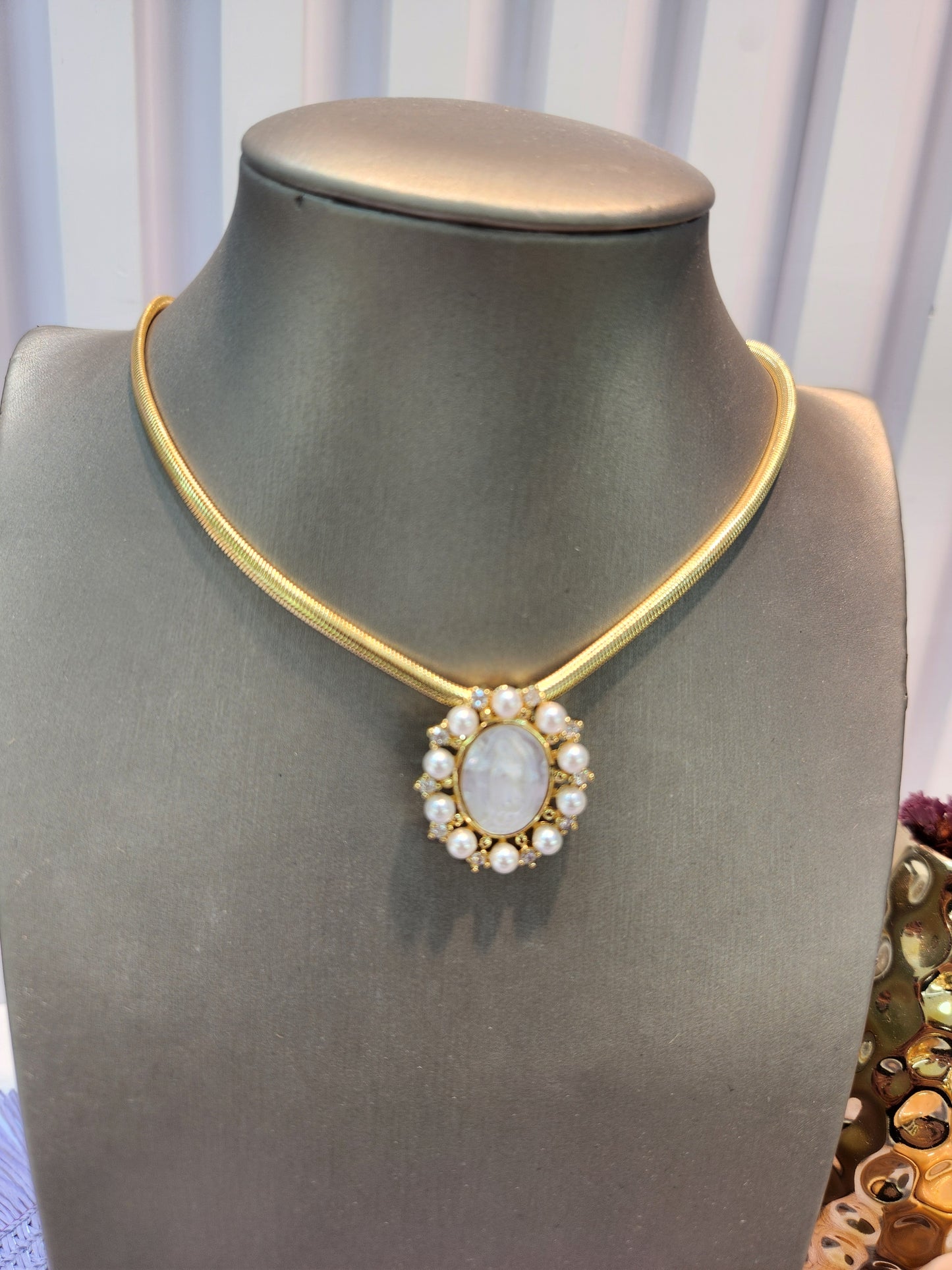 Collar planchada medalla perlas virgen de Guadalupe