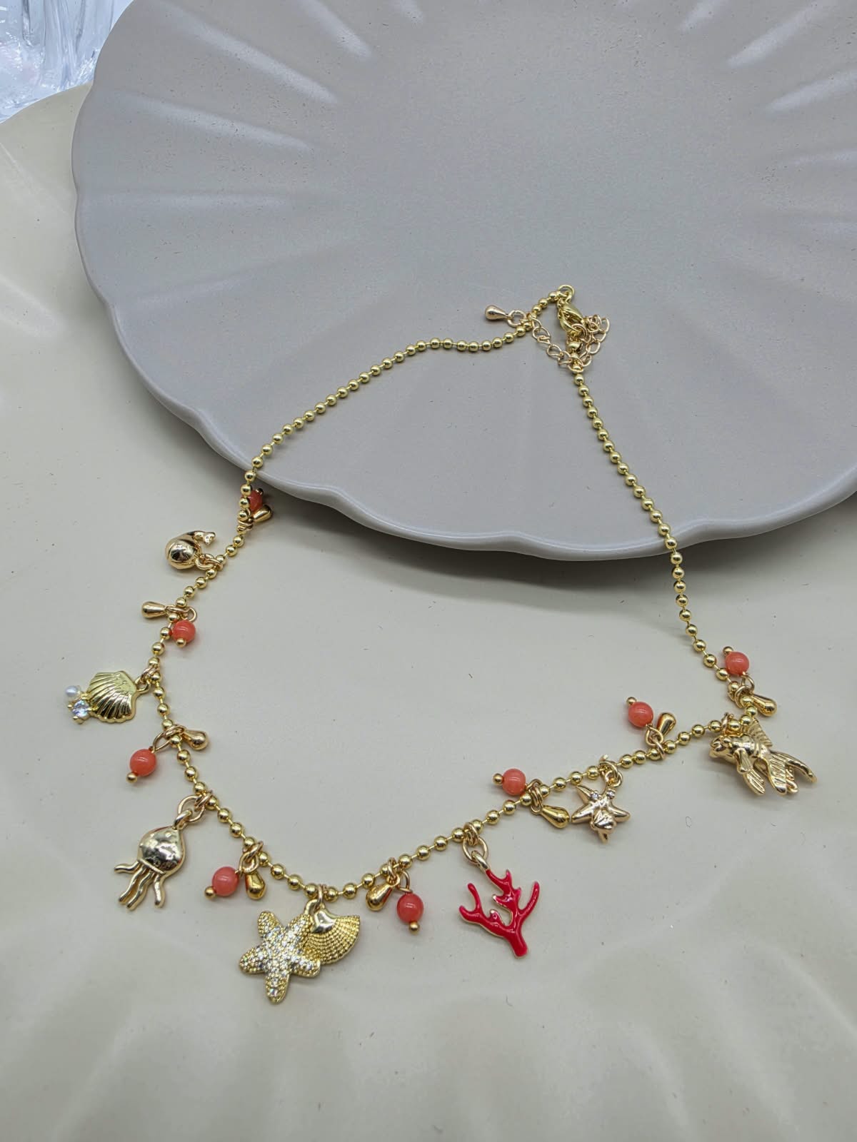 Collar bolitas mar coral.