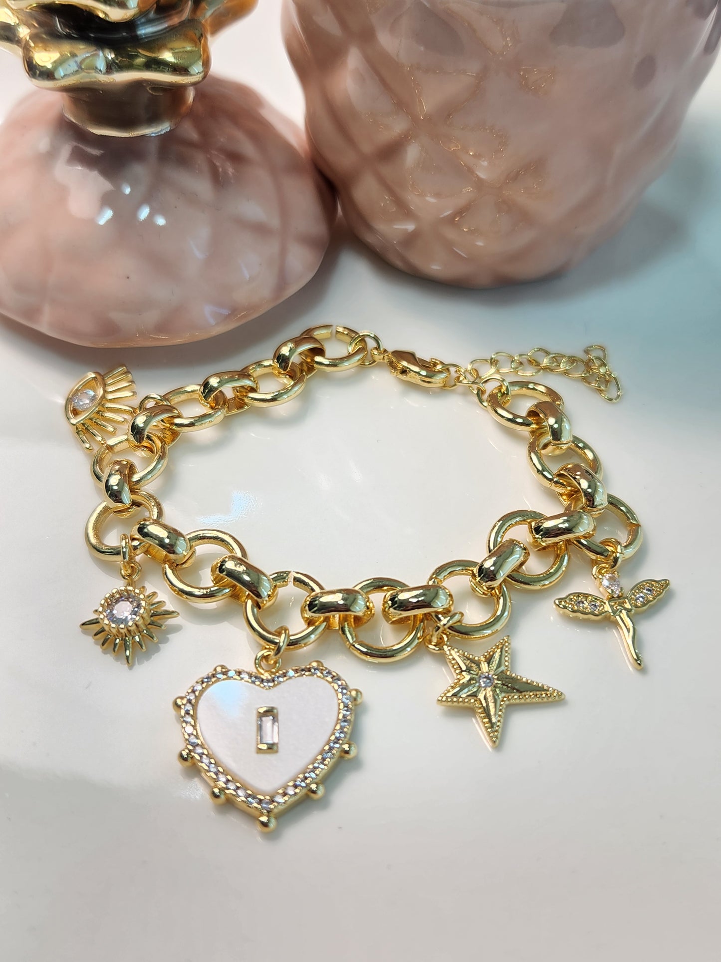 Pulsera argollas varios dijes corazon blanco