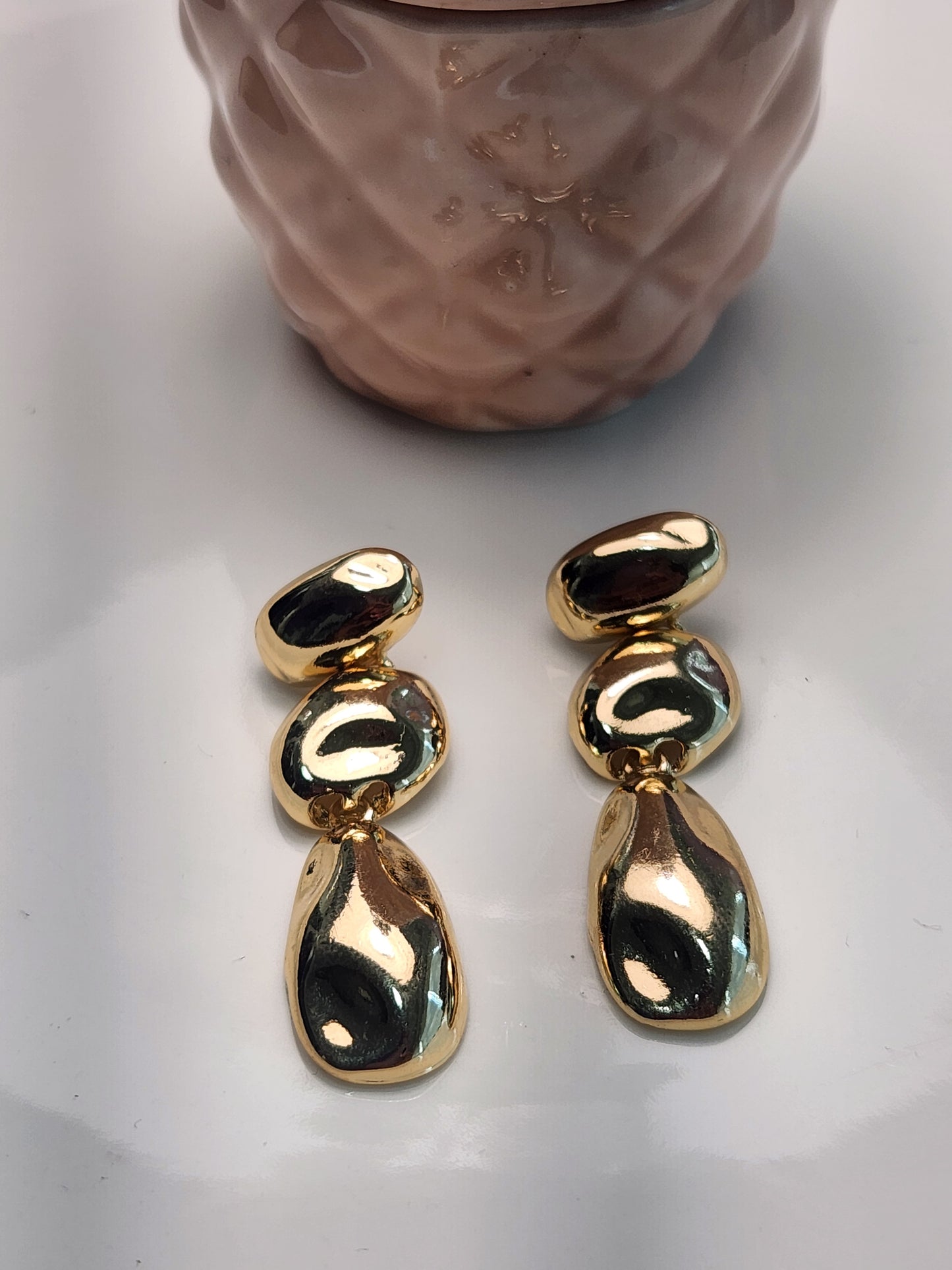 Arete triple con gota martillado.