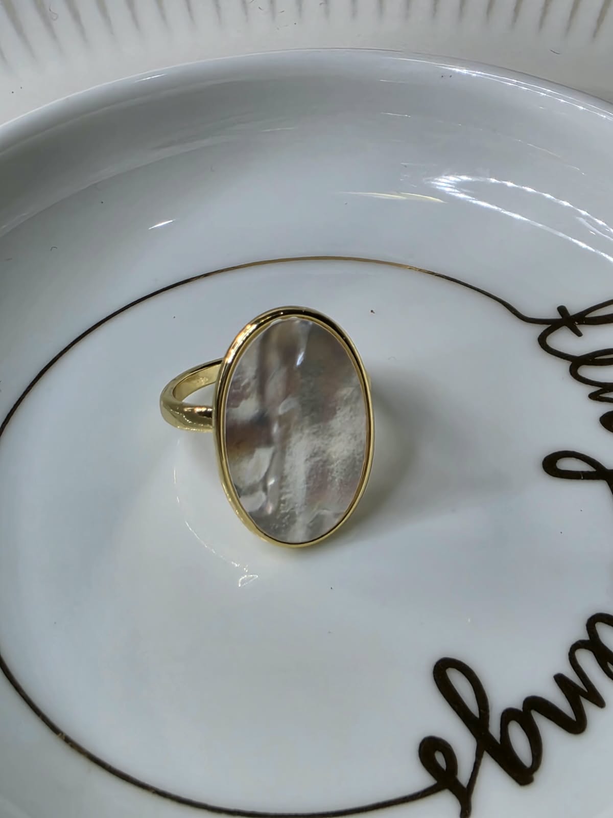 ANILLO OVAL MADRE PERLA