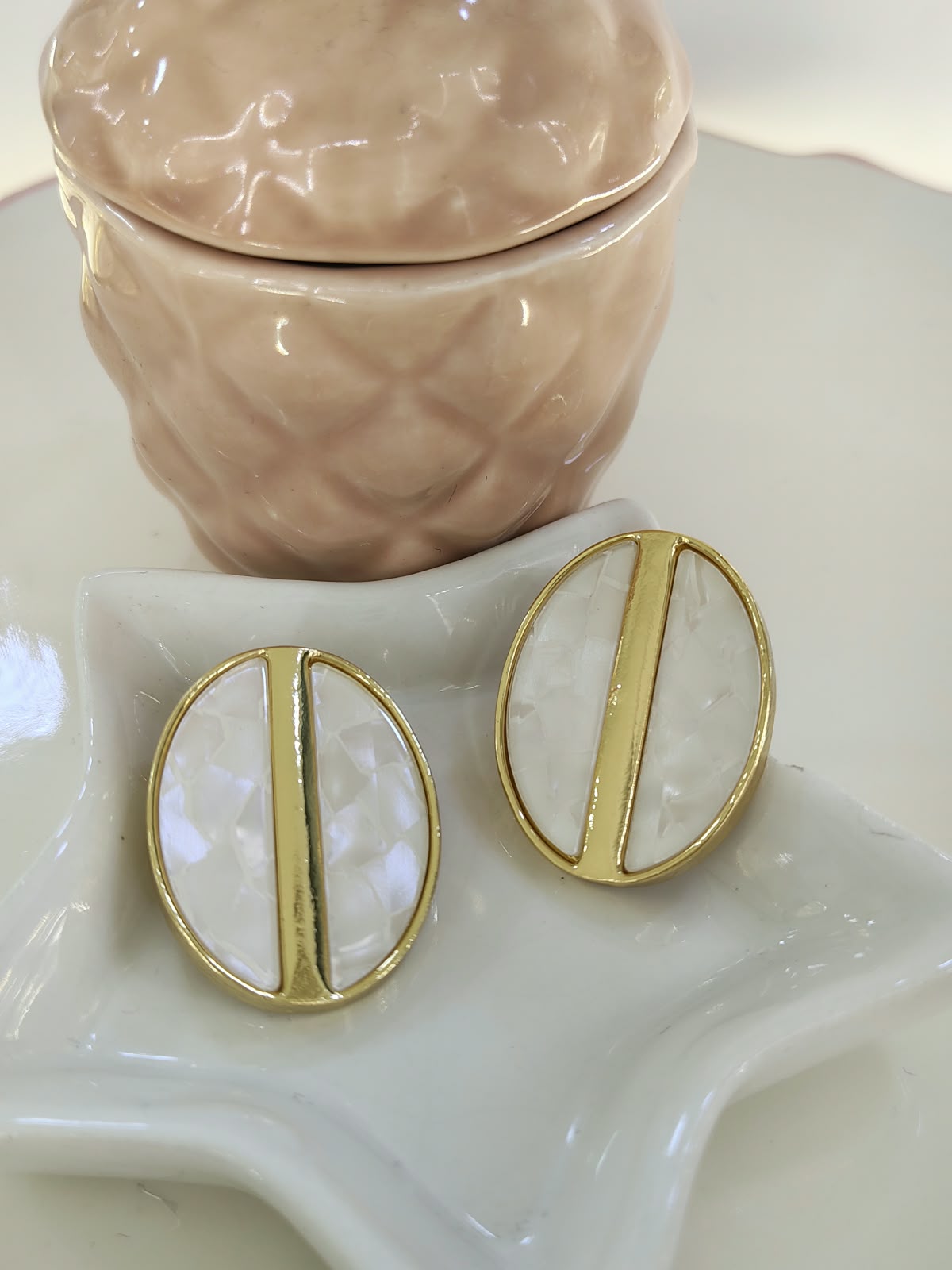 ARETE OVAL MADRE PERLA 1/2