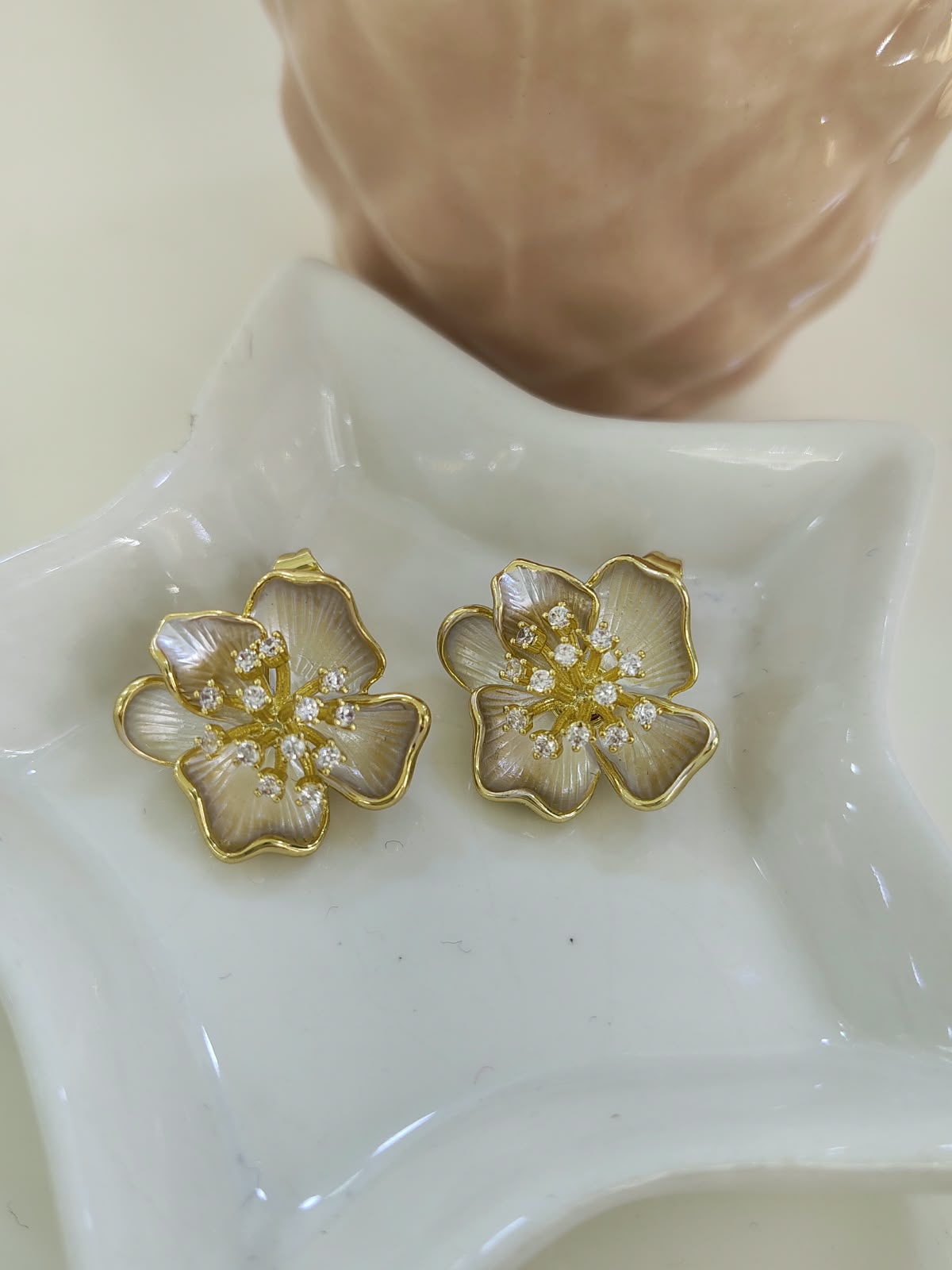 ARETE FLOR CHICA ESMALTADO ZIRCONIA