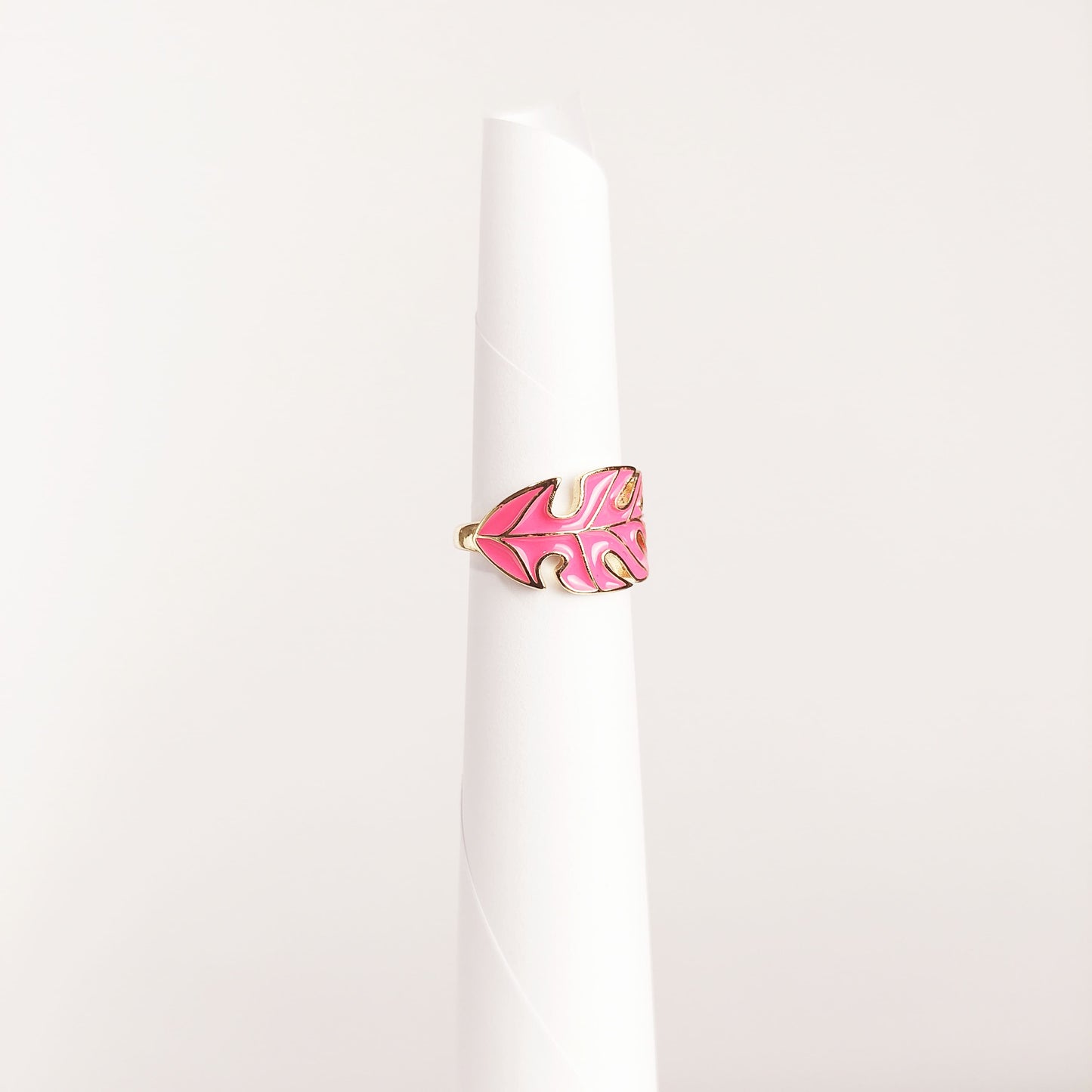 ANILLO AJUSTABLE HOJA ESMALTADA ROSA EN CHAPA DE ORO
