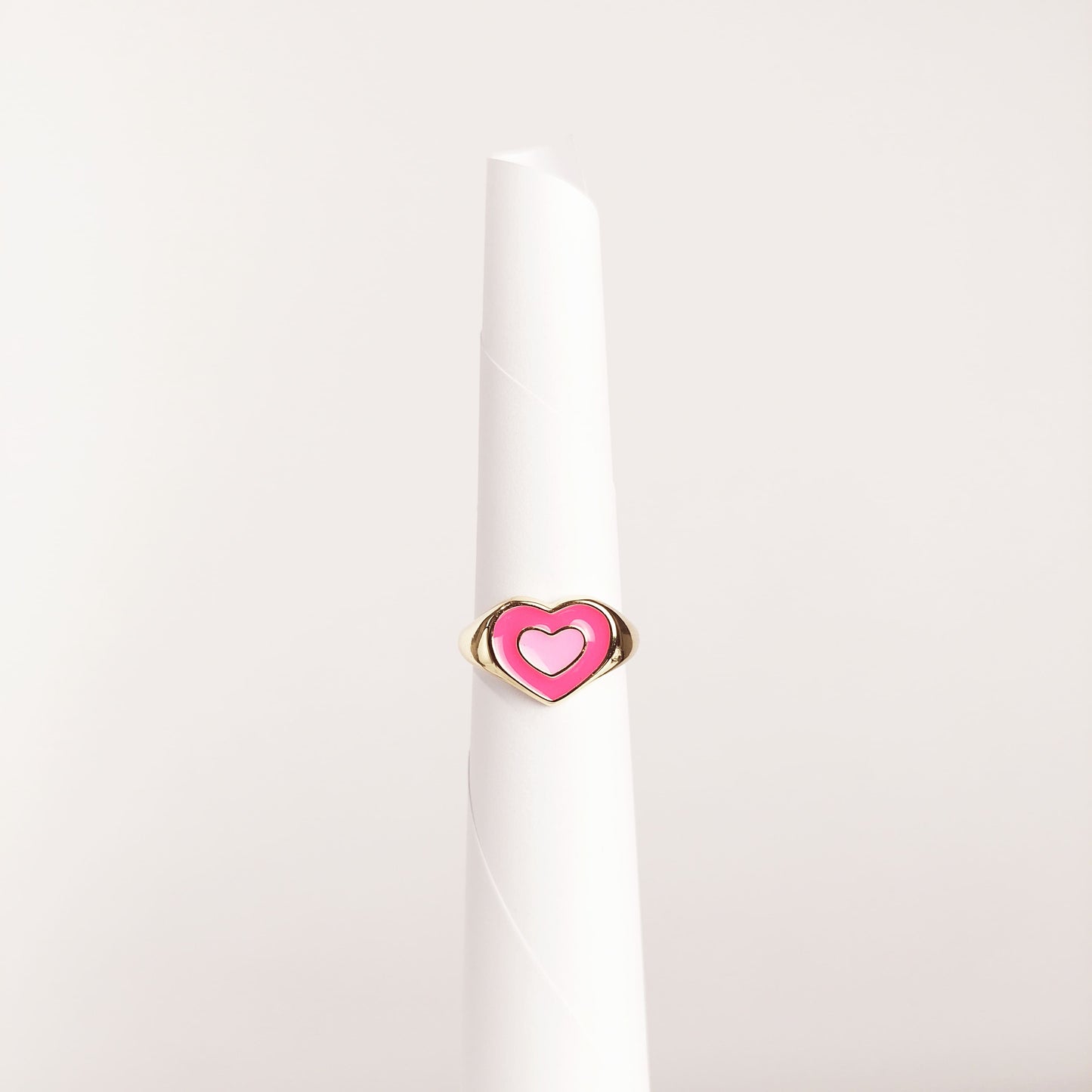 ANILLO AJUSTABLE CORAZON DOBLE ESMALTADO ROSA EN CHAPA DE ORO