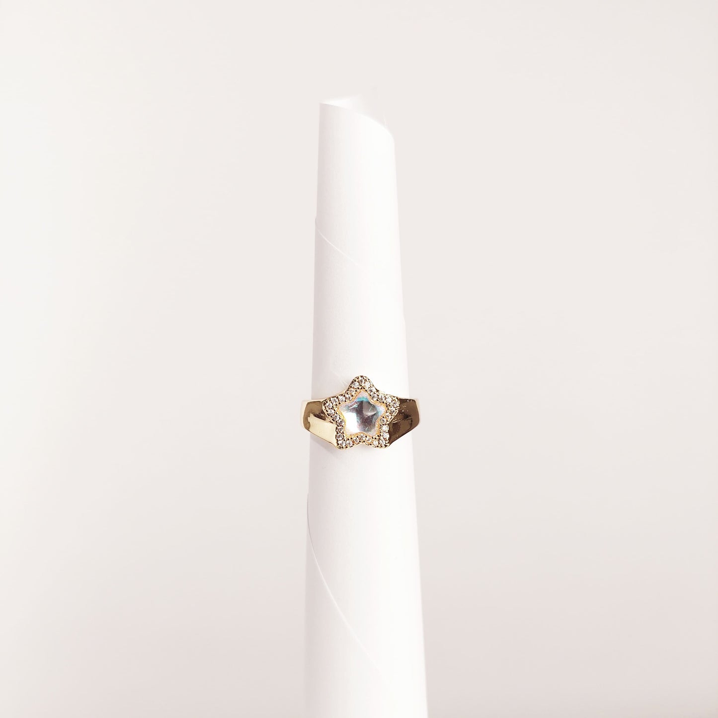 ANILLO AJUSTABLE ESTRELLA ZIRCONIAS CENTRO TORNASOL EN CHAPA DE ORO