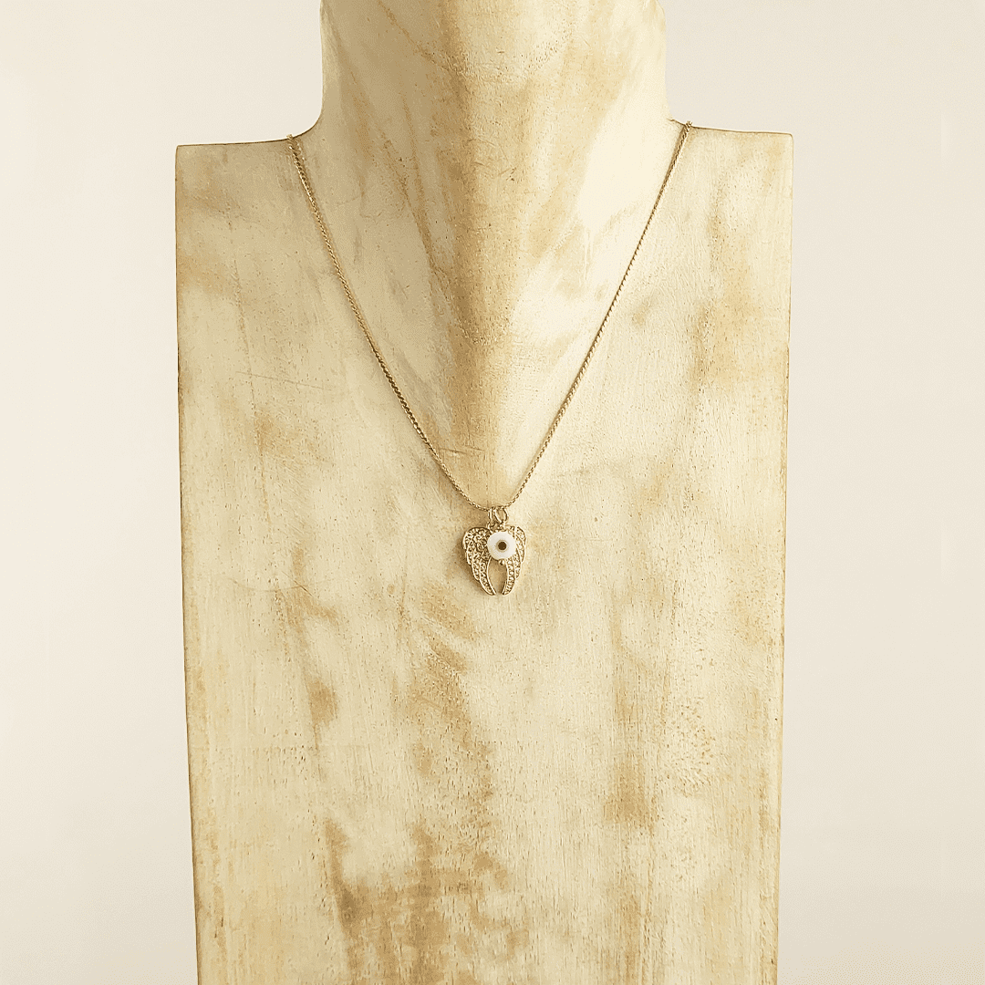 Collar con dije de ojo turco y alas