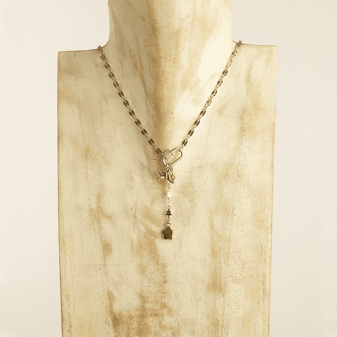 Collar de eslabones con dijes varios