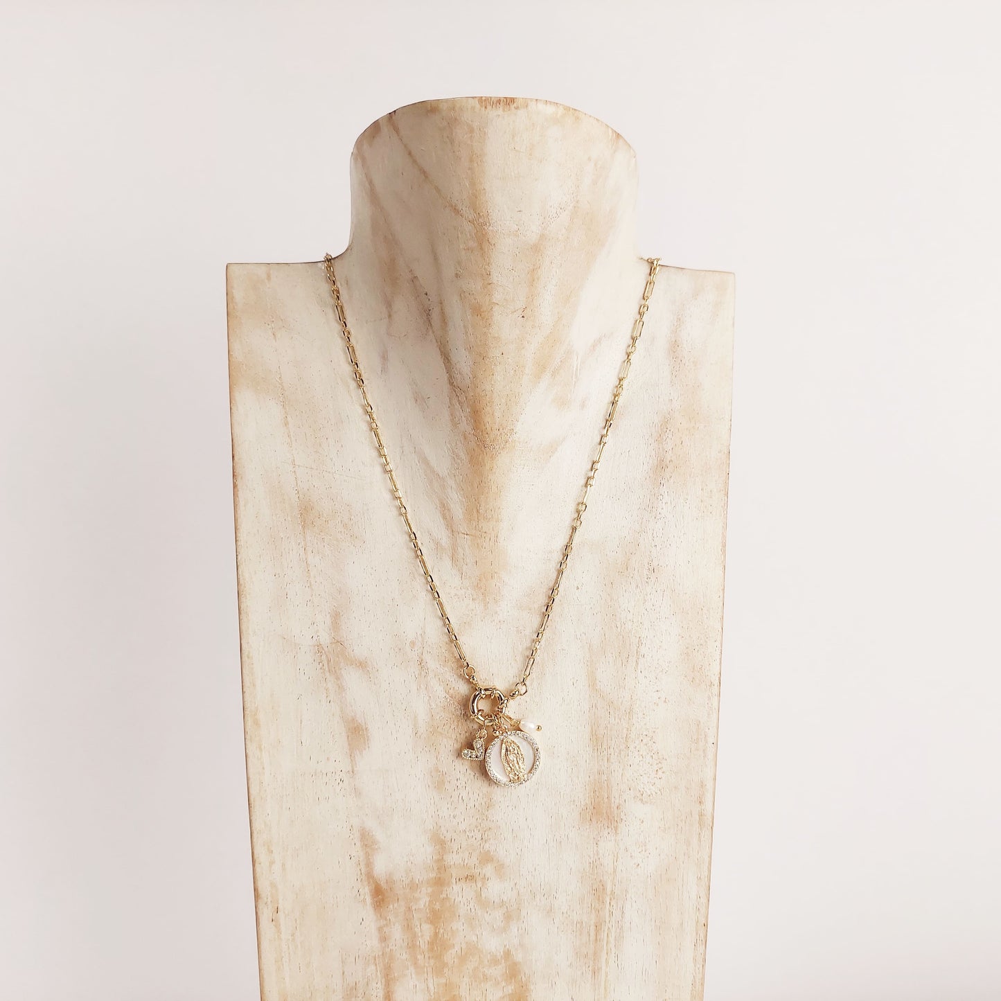 COLLAR BROCHE MARINERO MEDIANO DIJE VIERGEN DE GUADALUPE MADRE PERLA DIJES COLGANTES EN CHAPA DE ORO