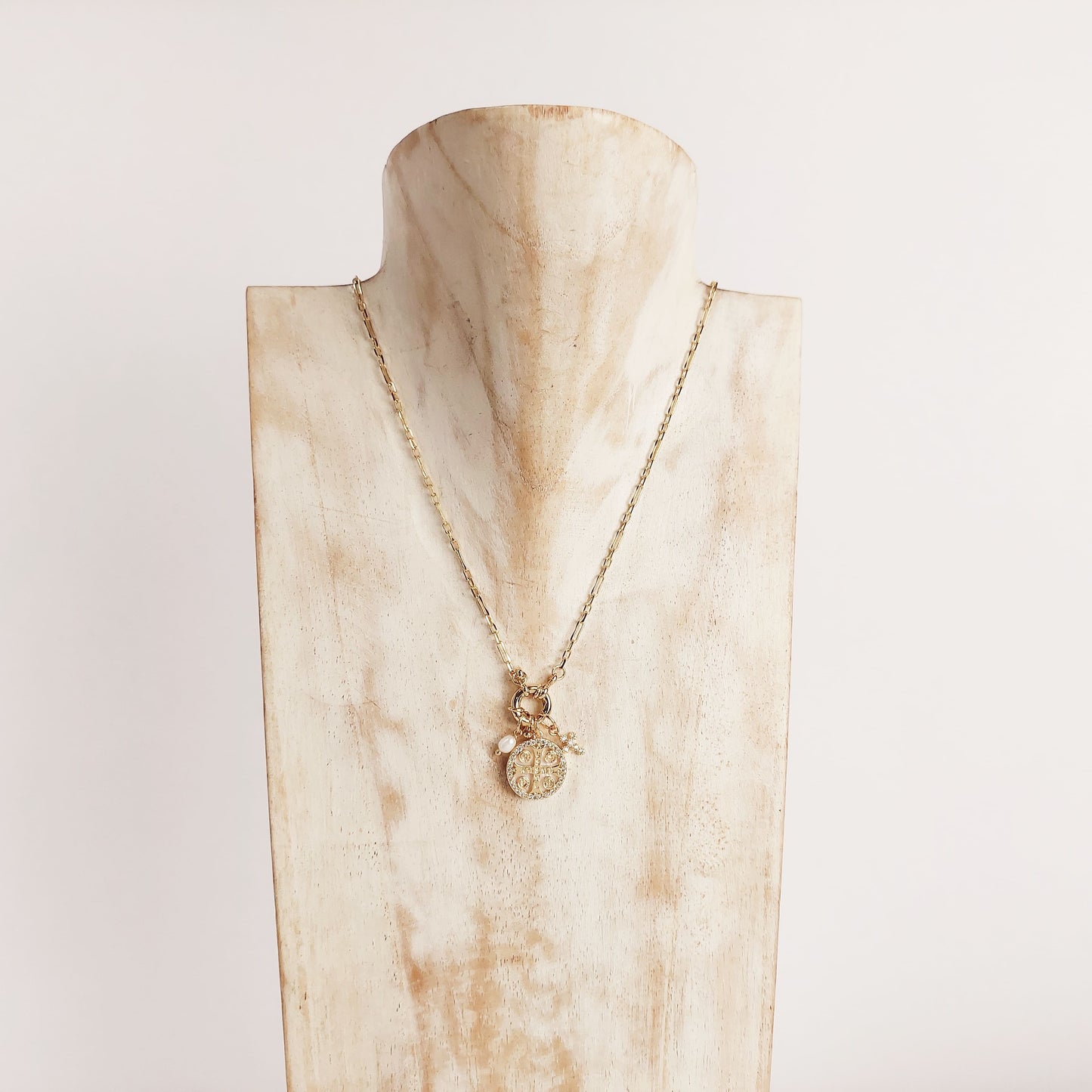 COLLAR BROCHE MARINERO MEDIANO DIJE MEDALLA REDONDA SAN BENITO MADRE PERLA DIJES COLGANTES EN CHAPA DE ORO