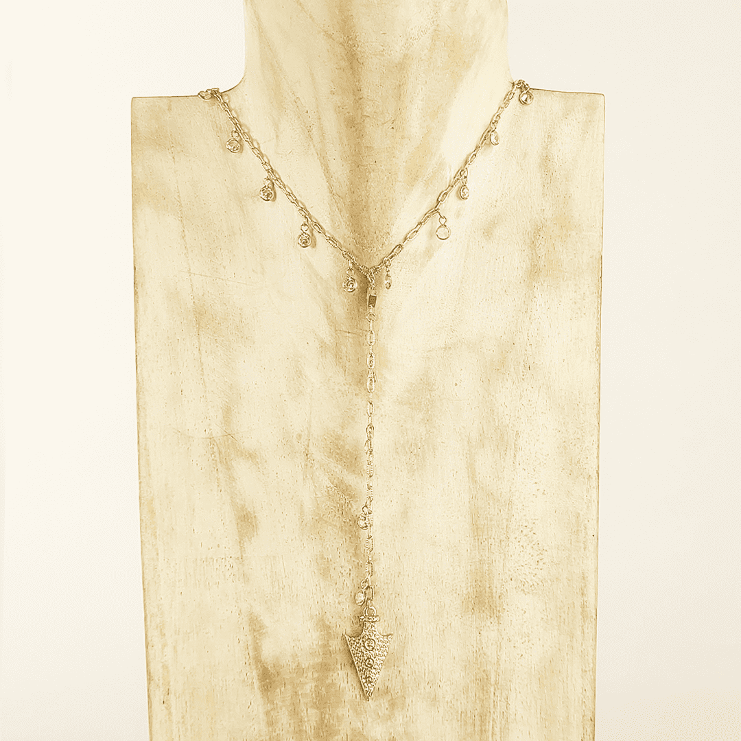 Collar con piedras y ancla