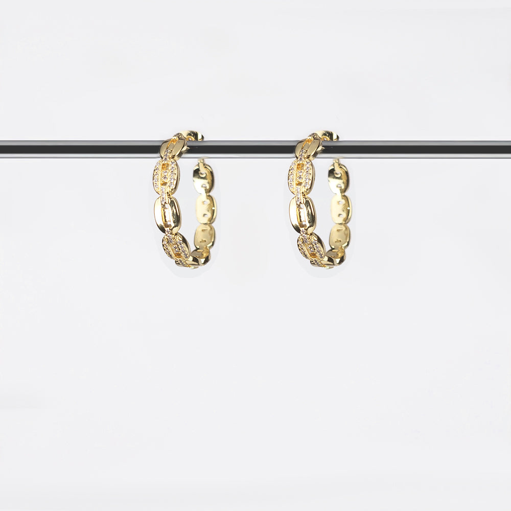 ARRACADA RIGIDA CADENA BOTON ZIRCONIAS LISA EN CHAPA DE ORO