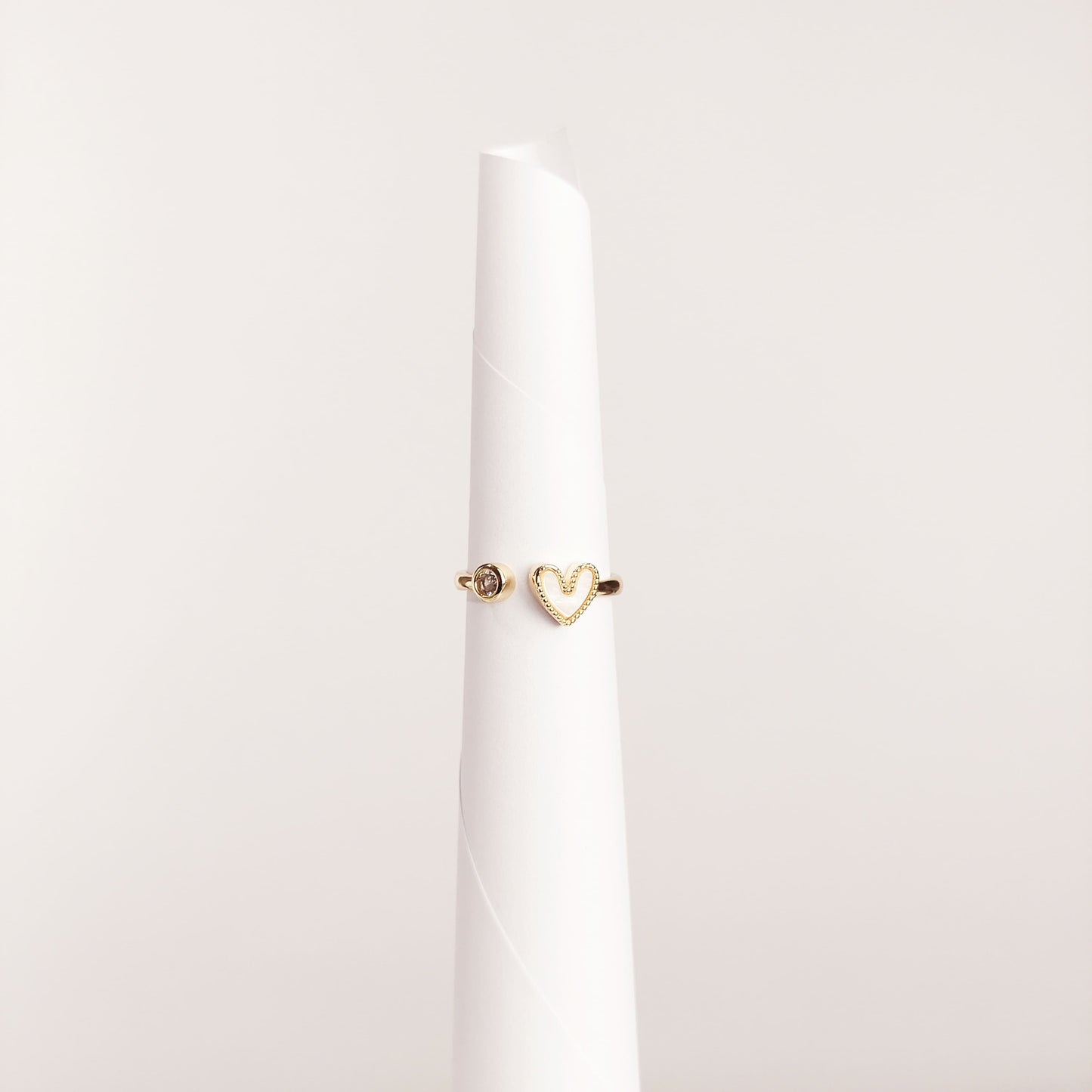 ANILLO AJUSTABLE CORAZON MADRE PERLA EN CHAPA DE ORO