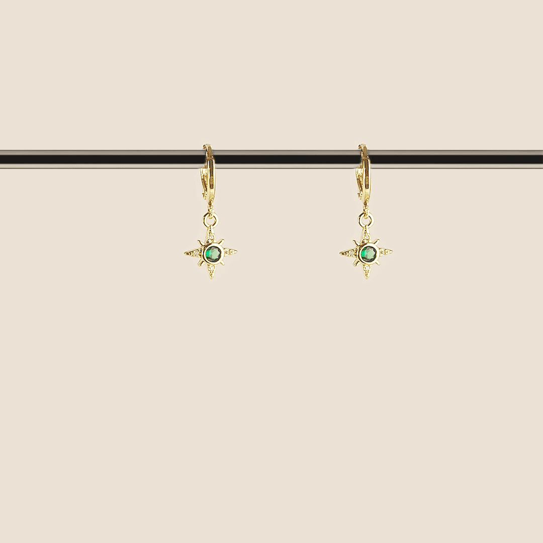 Aretes estrella, sol en color verde en chapa de oro