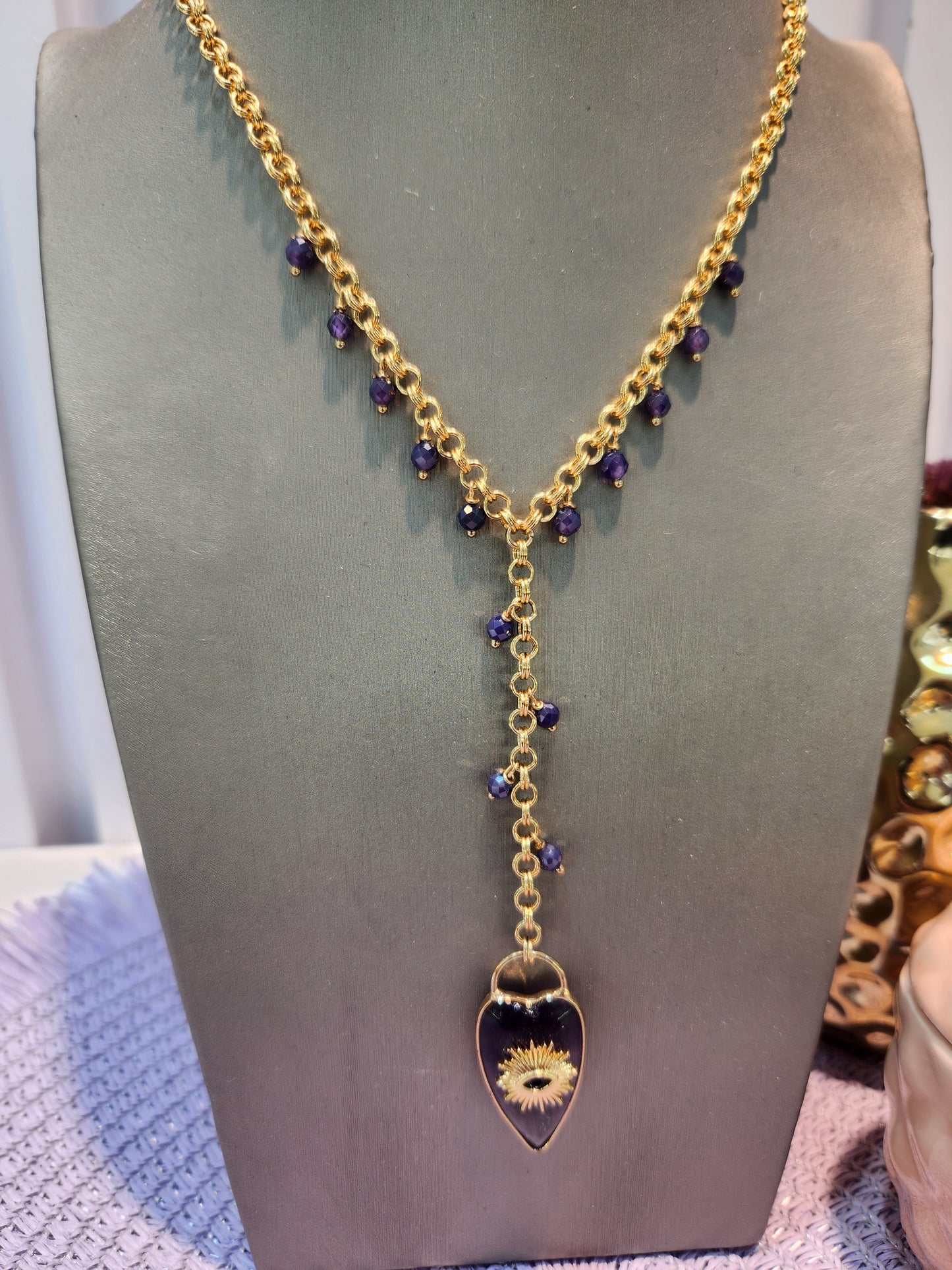 Collar en V morado zirconia pendulo amatista ojo