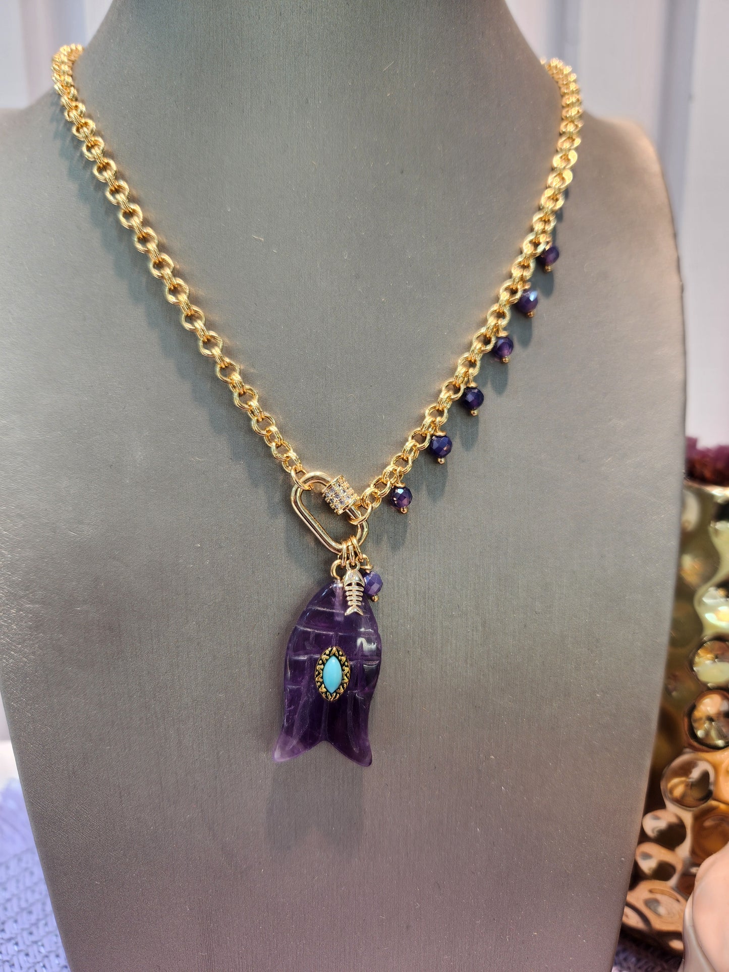 Collar morado amatista pez