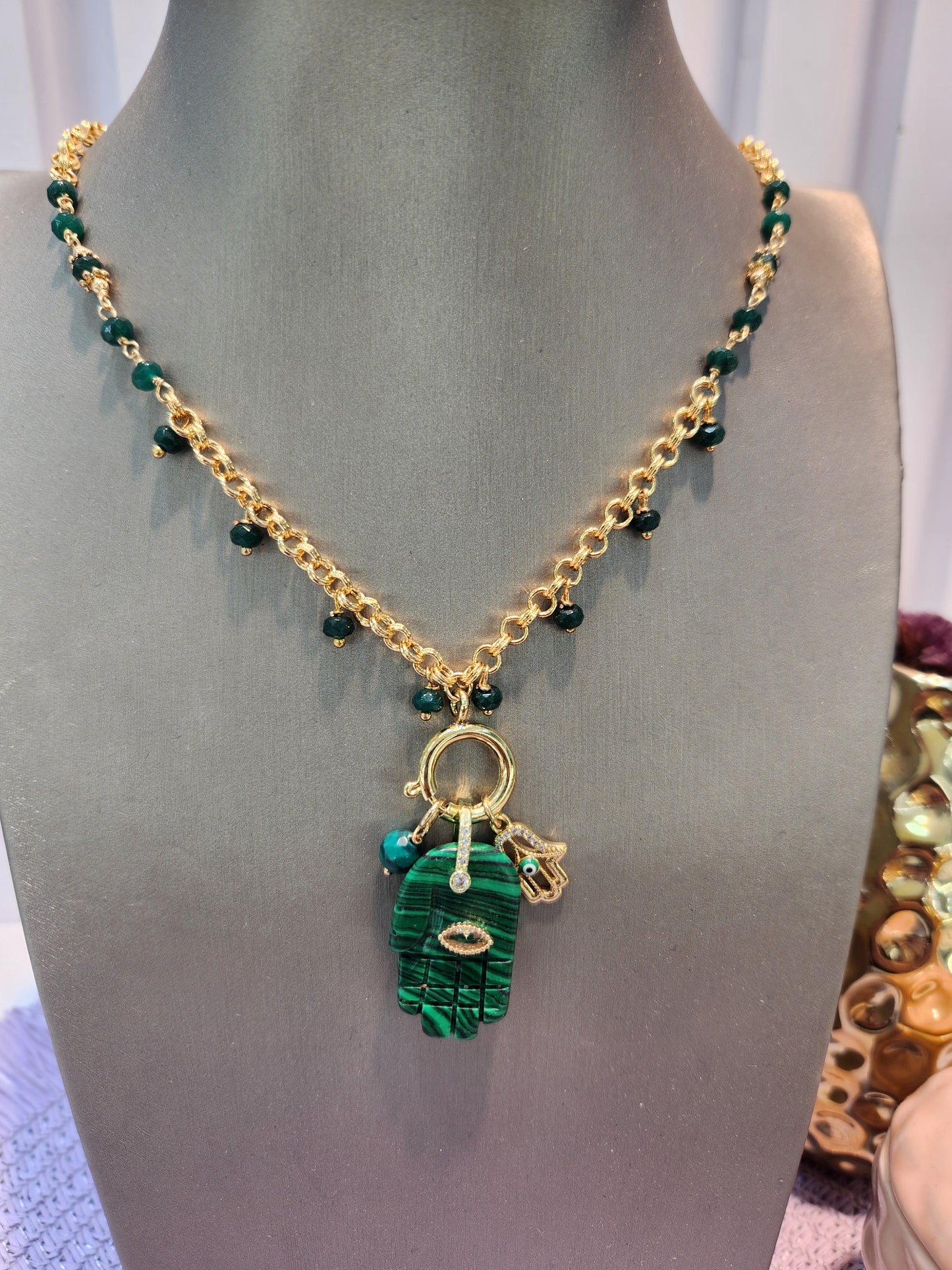 Collar largo verde mano hamsa malaquita