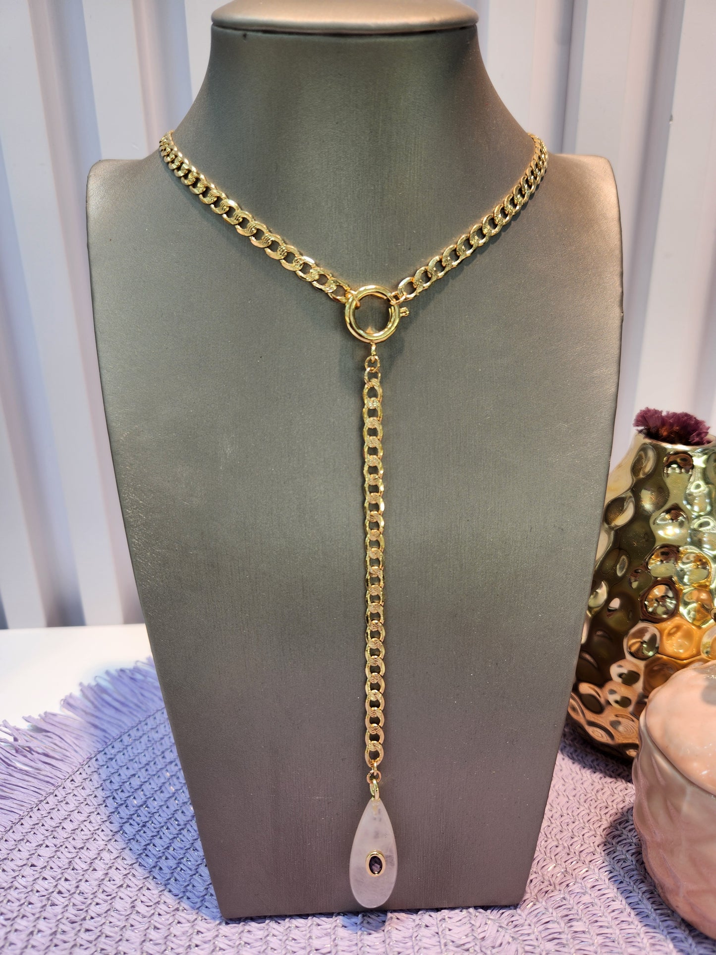 Collar corbatin cadena barbada pendulo rosa