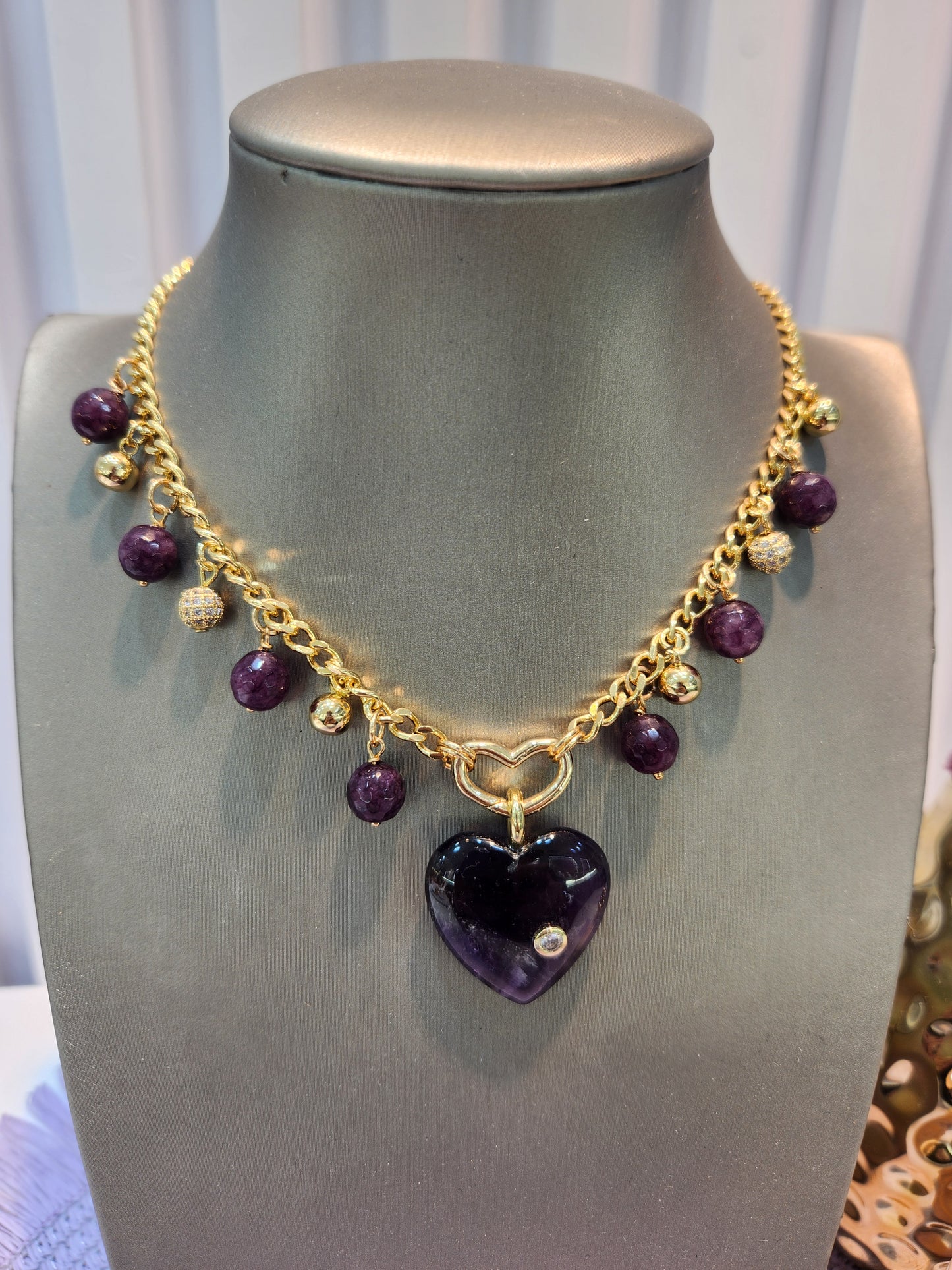 Collar bolitas corazon amatista