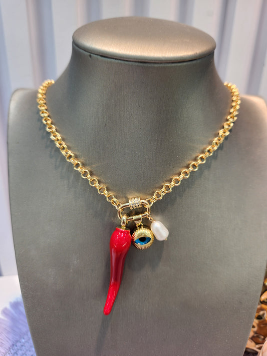 Collar cuerno rojo ojo