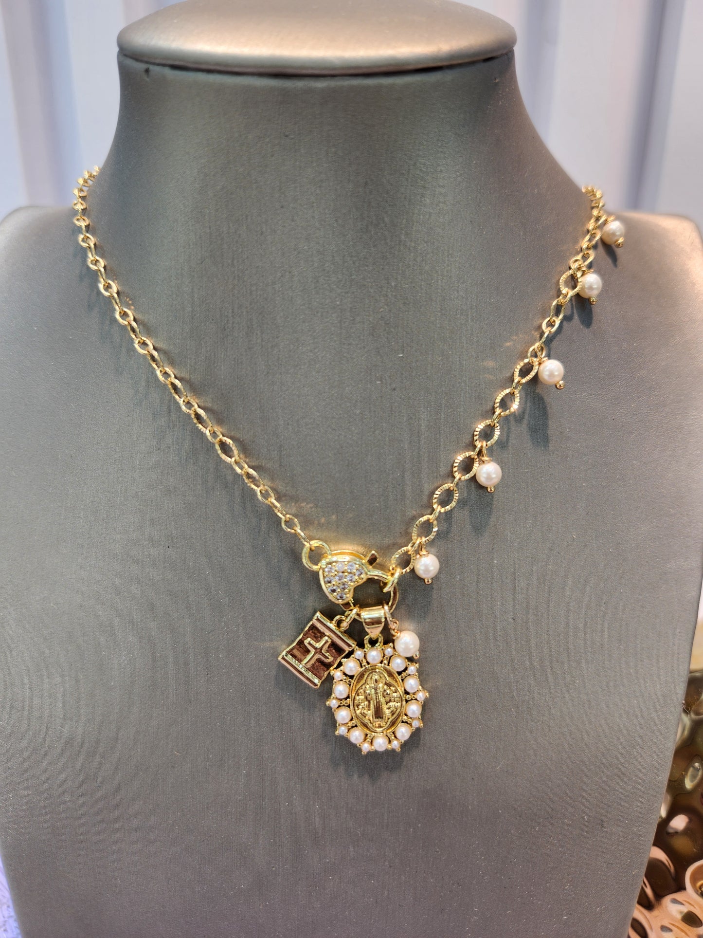 Collar virgen perlas escapulario mini