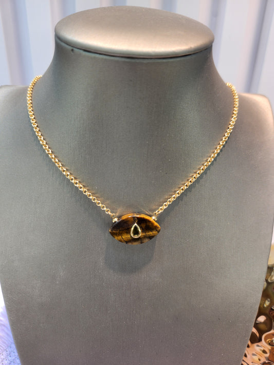 Collar oval piedra ojo de gato
