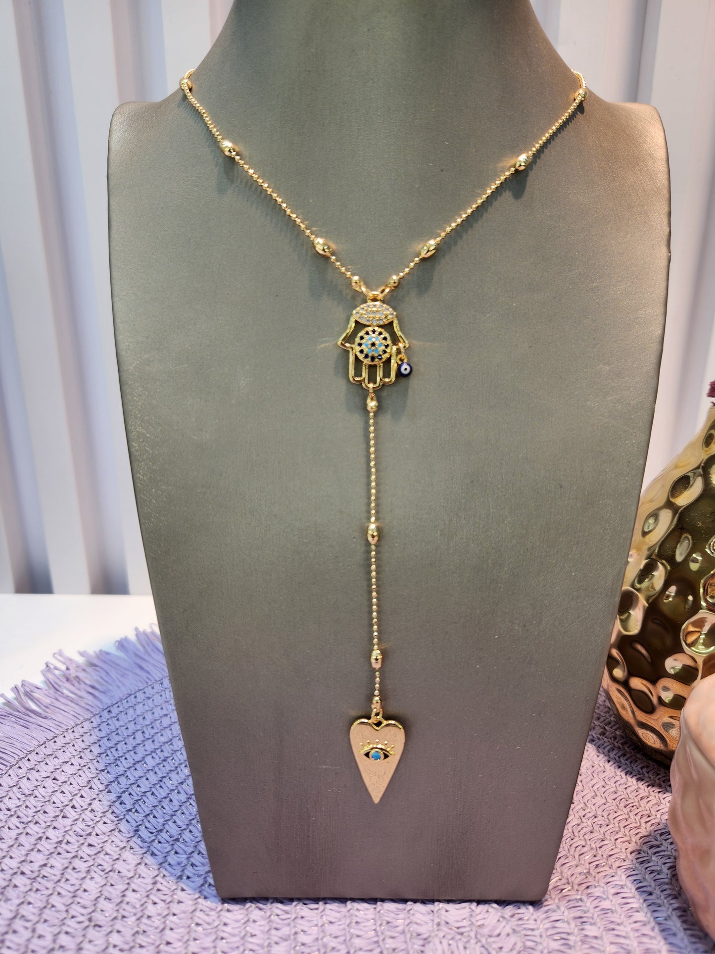 Collar en V mano hamsa pico corazon