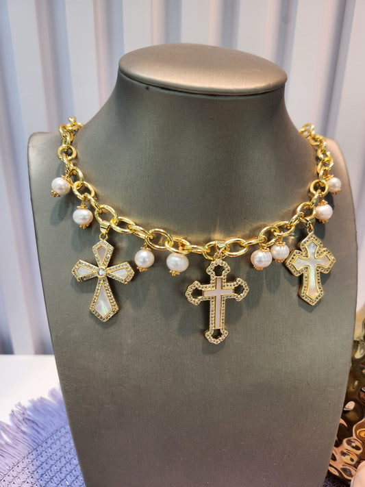 Collar trio cruces madre perla