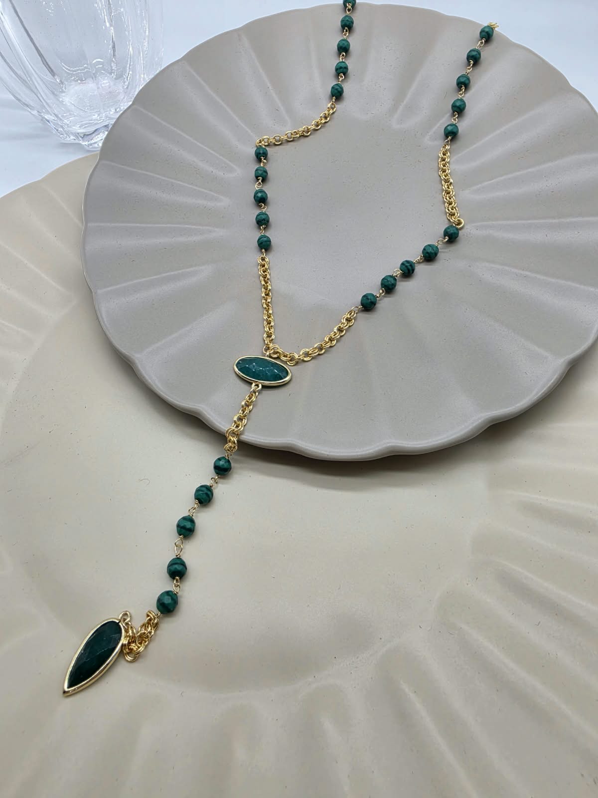Collar largo malaquita verde gota.