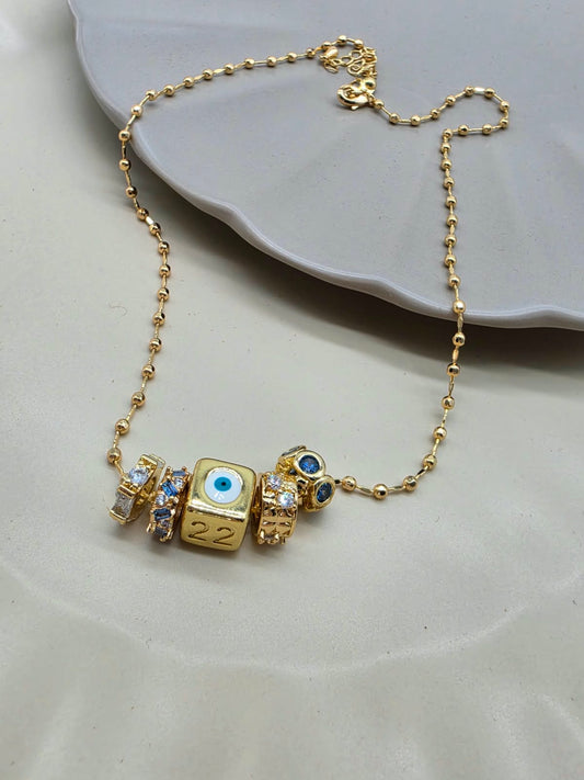 Collar rondeles cubo azul.