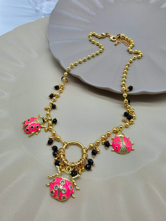 Collar dijes catarinas neon.