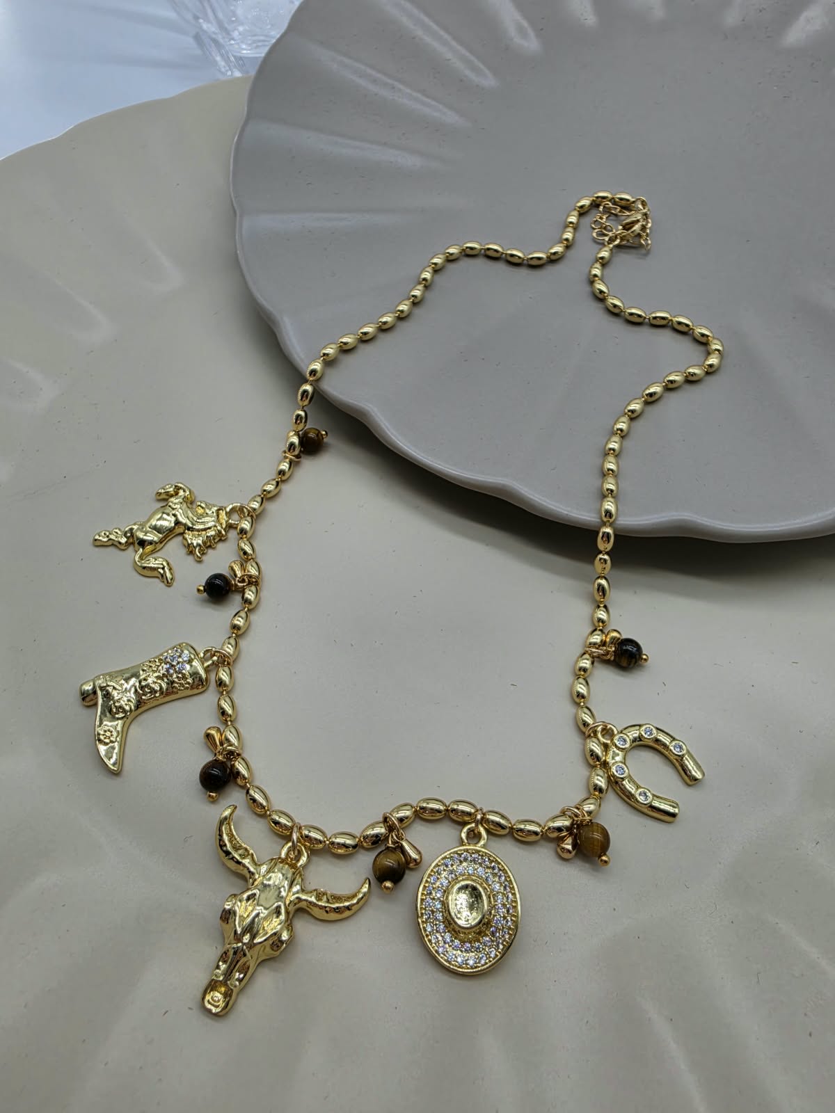 Collar cadena arroz dijes vaqueros.