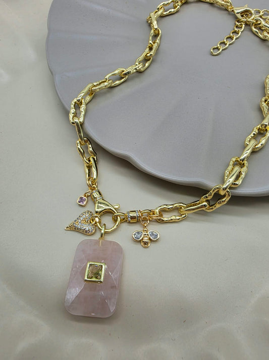Collar broche cuarzo rosa cuadrado dijes.