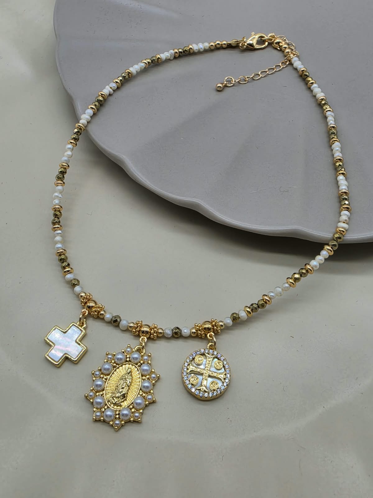 CHOKER PERLAS VIRGEN GRANDE DIJES MADRE PERLA
