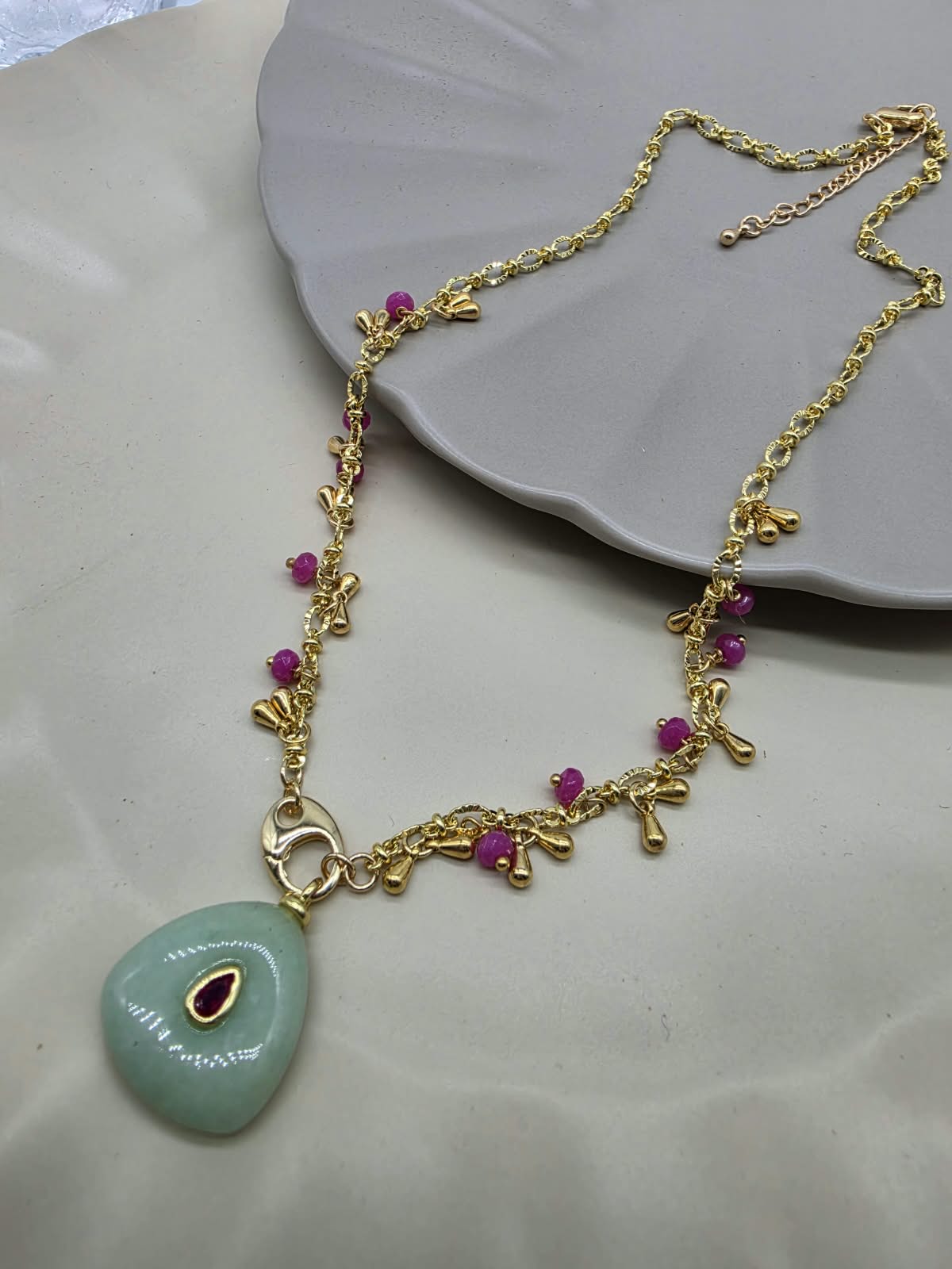 COLLAR DIJE TRIANGULO JADE VERDE RONDEL FIUSHA