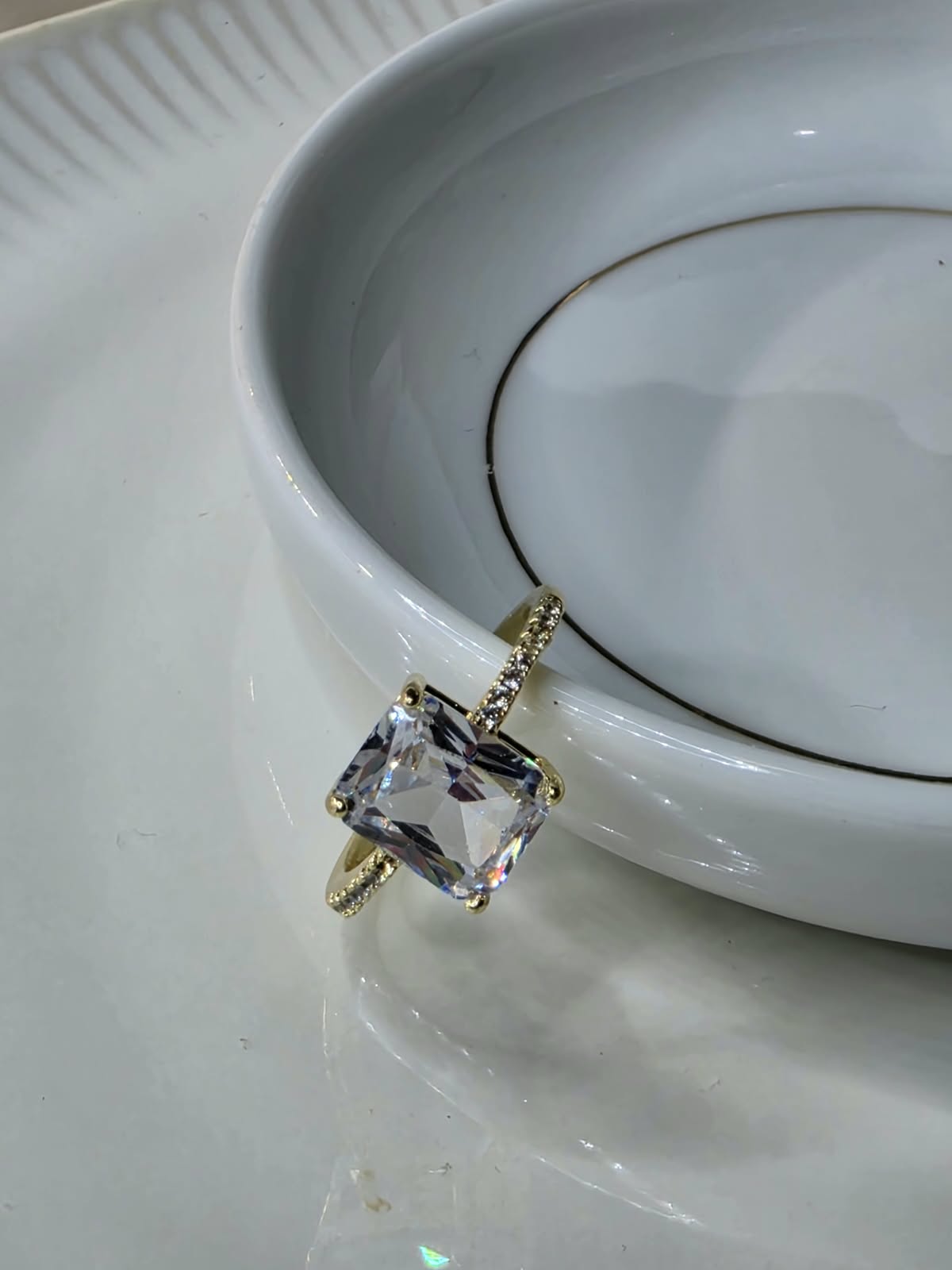 ANILLO SOLITARIO CUADRO ZIRCONIA