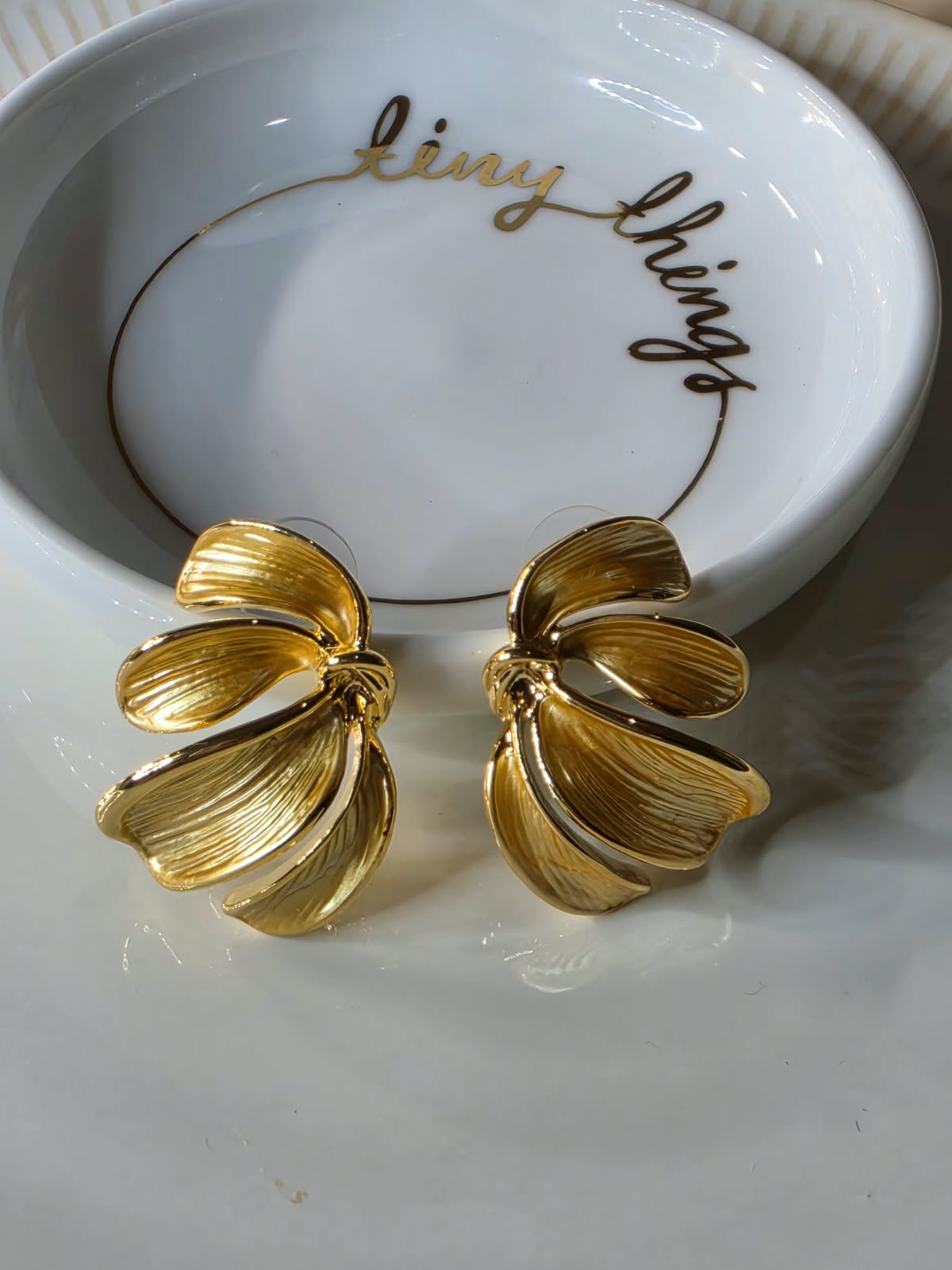 1/2 ARRACADA PETALO DORADO