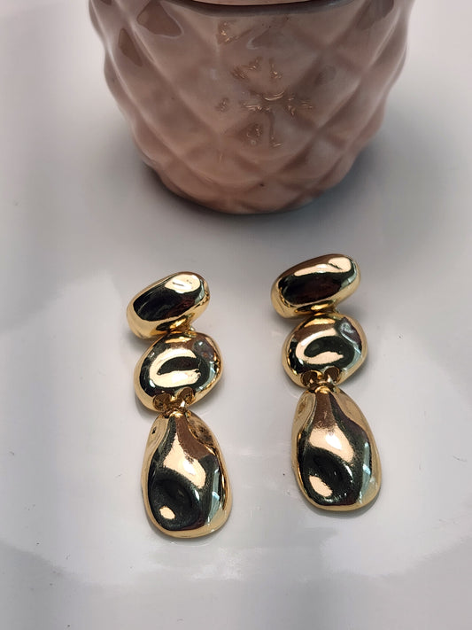 Arete triple con gota martillado.