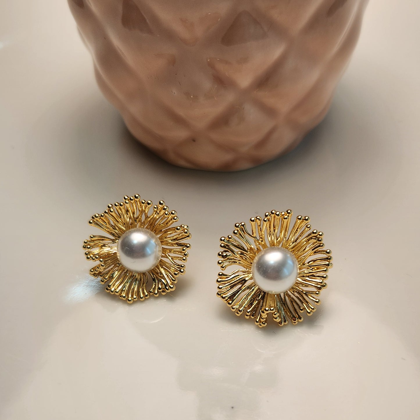 Arete flor alambre perla centro