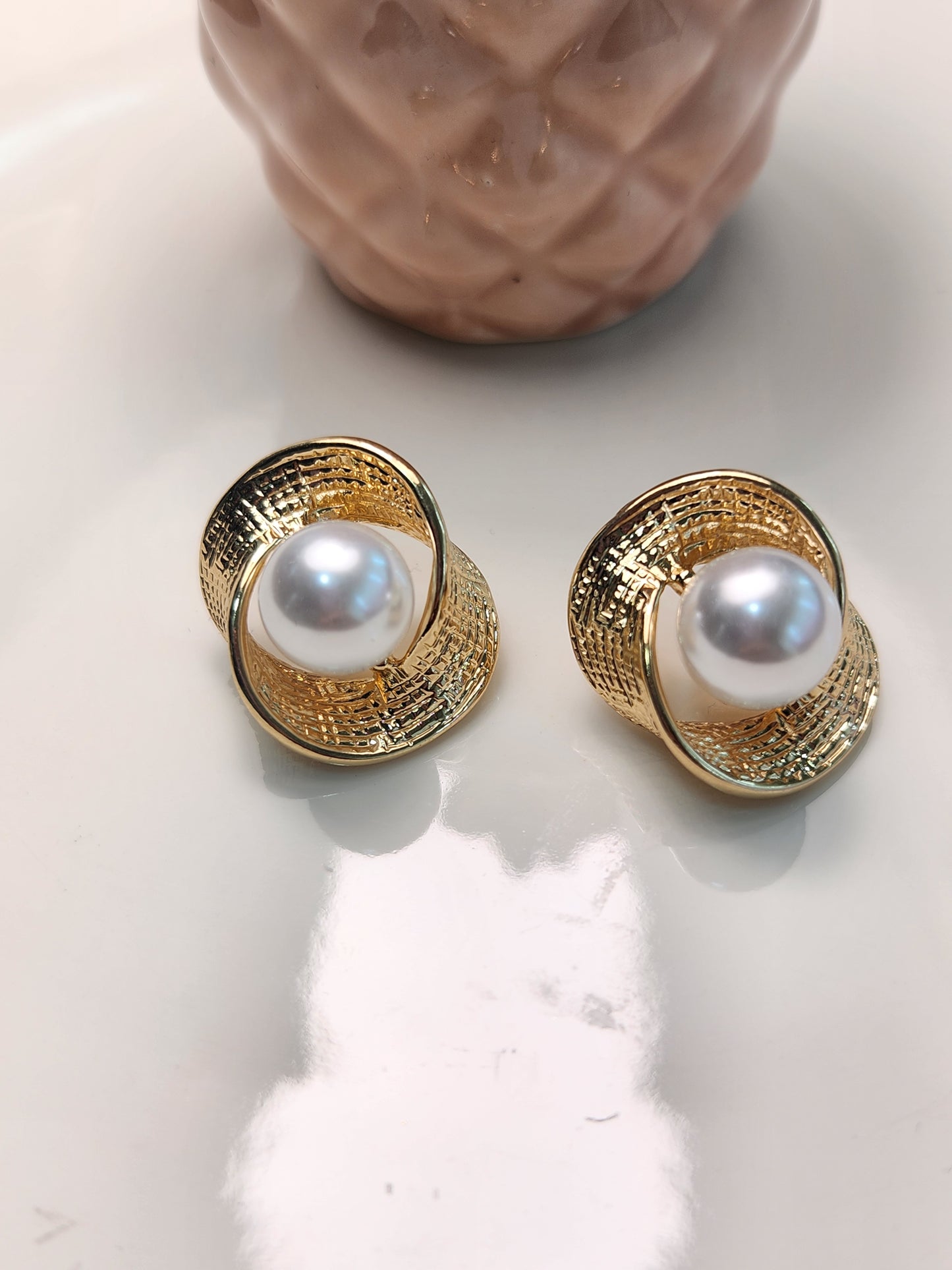 Arete nudo perla grande