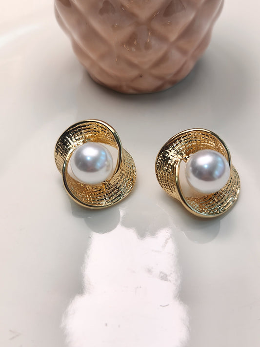 Arete nudo perla grande