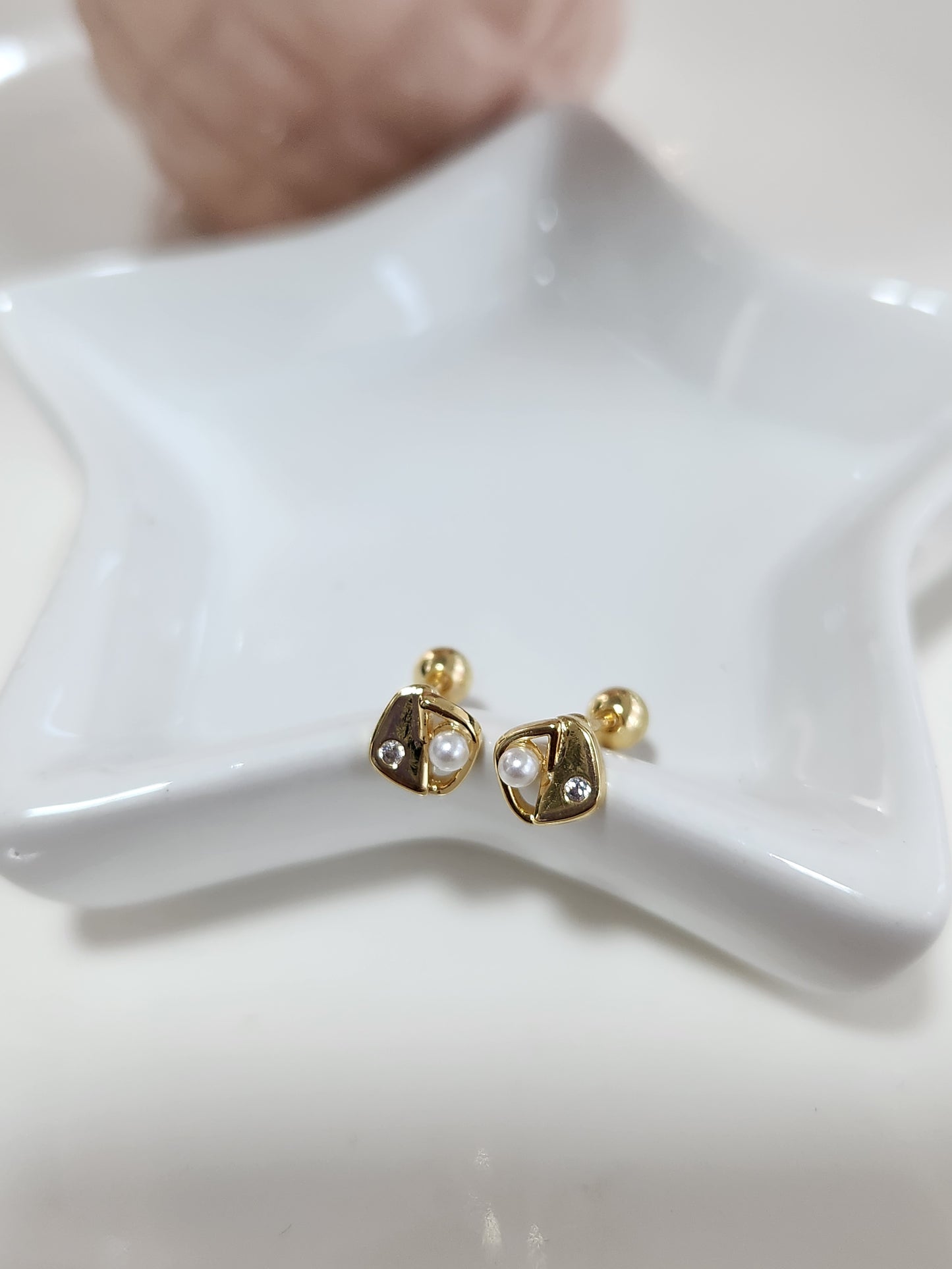Broquel perla y zirconia