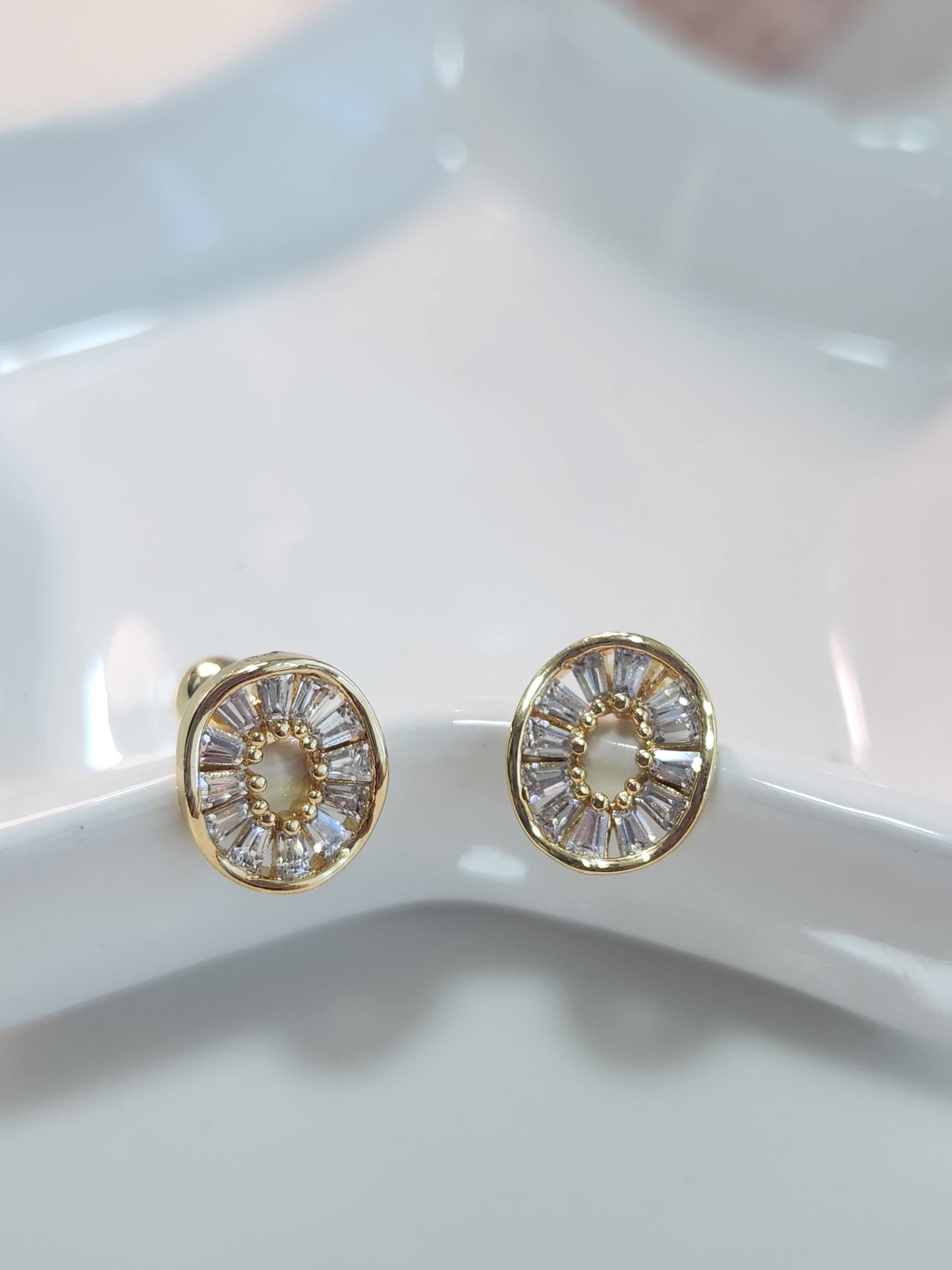 Broquel baguette zirconia oval