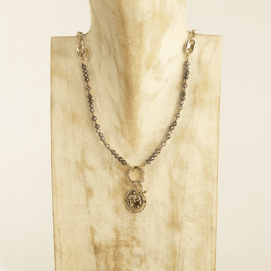 Mayoreo Collar de piedras y dije moneda y estrella